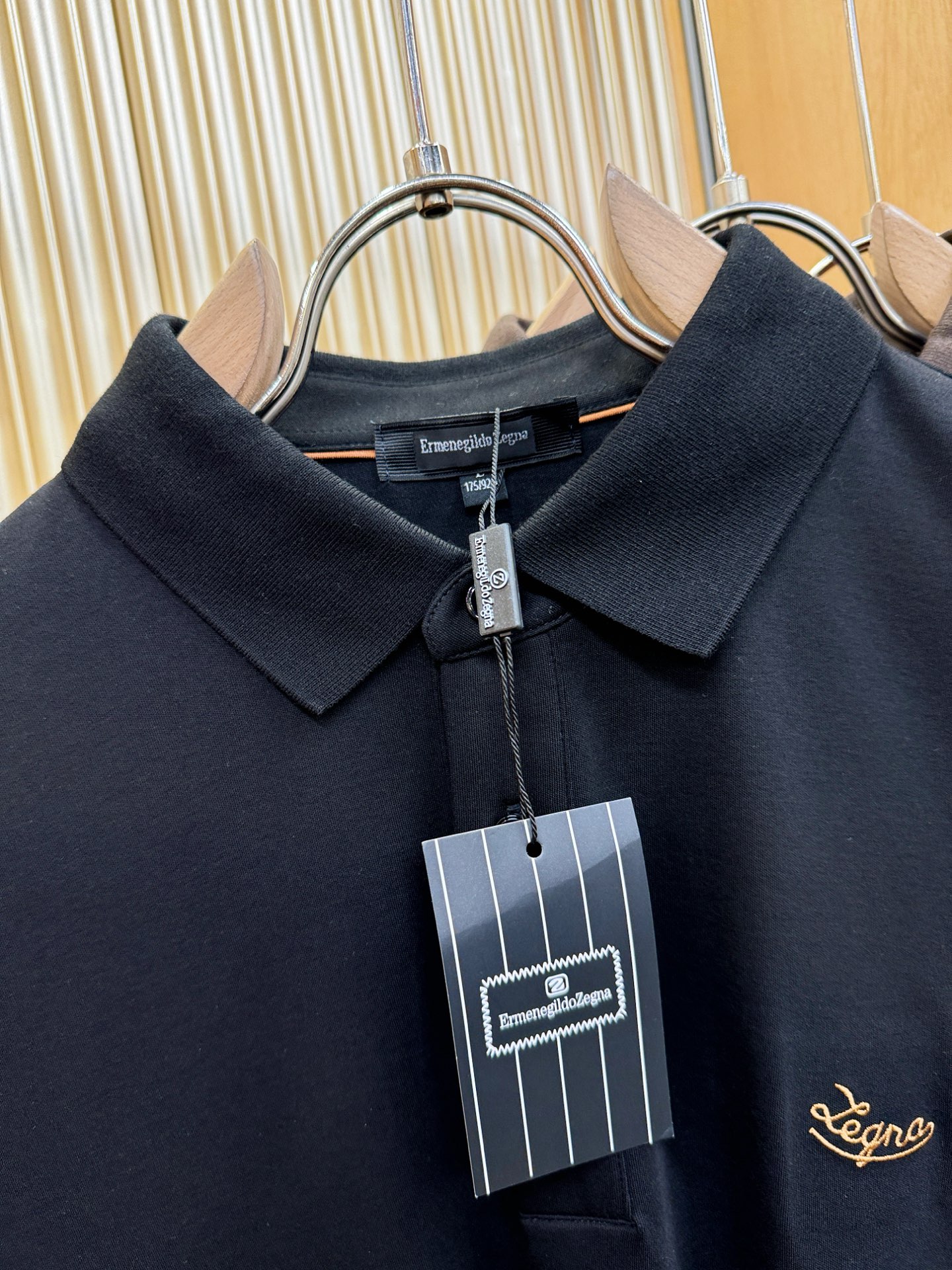 Loro Piana诺悠翩雅 新品 长袖翻领，经典Logo设计，百搭款 官网同步发售 定制面料，柔软细腻