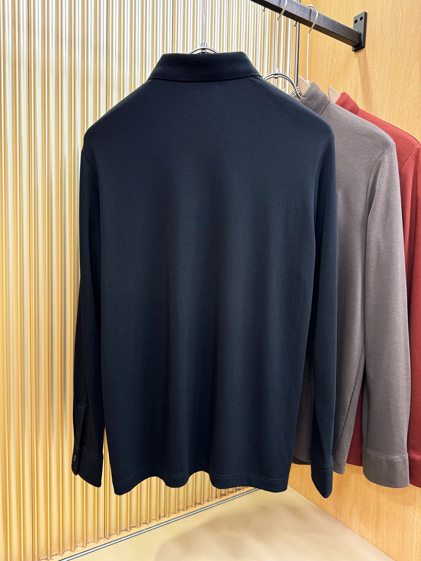 Loro Piana诺悠翩雅 新品 长袖翻领，经典Logo设计，百搭款 官网同步发售 定制面料，柔软细腻