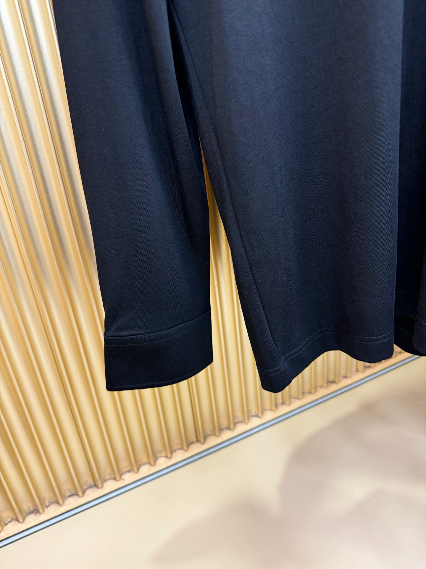 Loro Piana诺悠翩雅 新品 长袖翻领，经典Logo设计，百搭款 官网同步发售 定制面料，柔软细腻