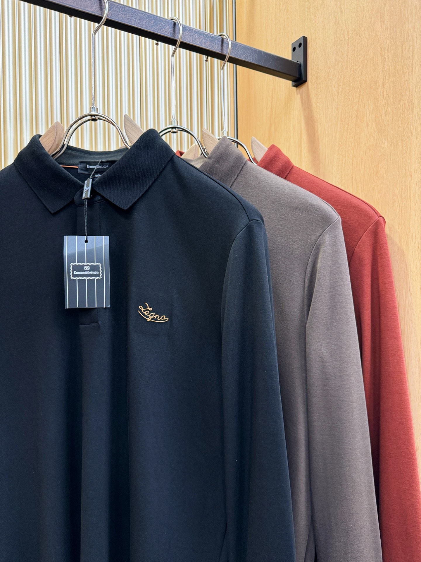 Loro Piana诺悠翩雅 新品 长袖翻领，经典Logo设计，百搭款 官网同步发售 定制面料，柔软细腻