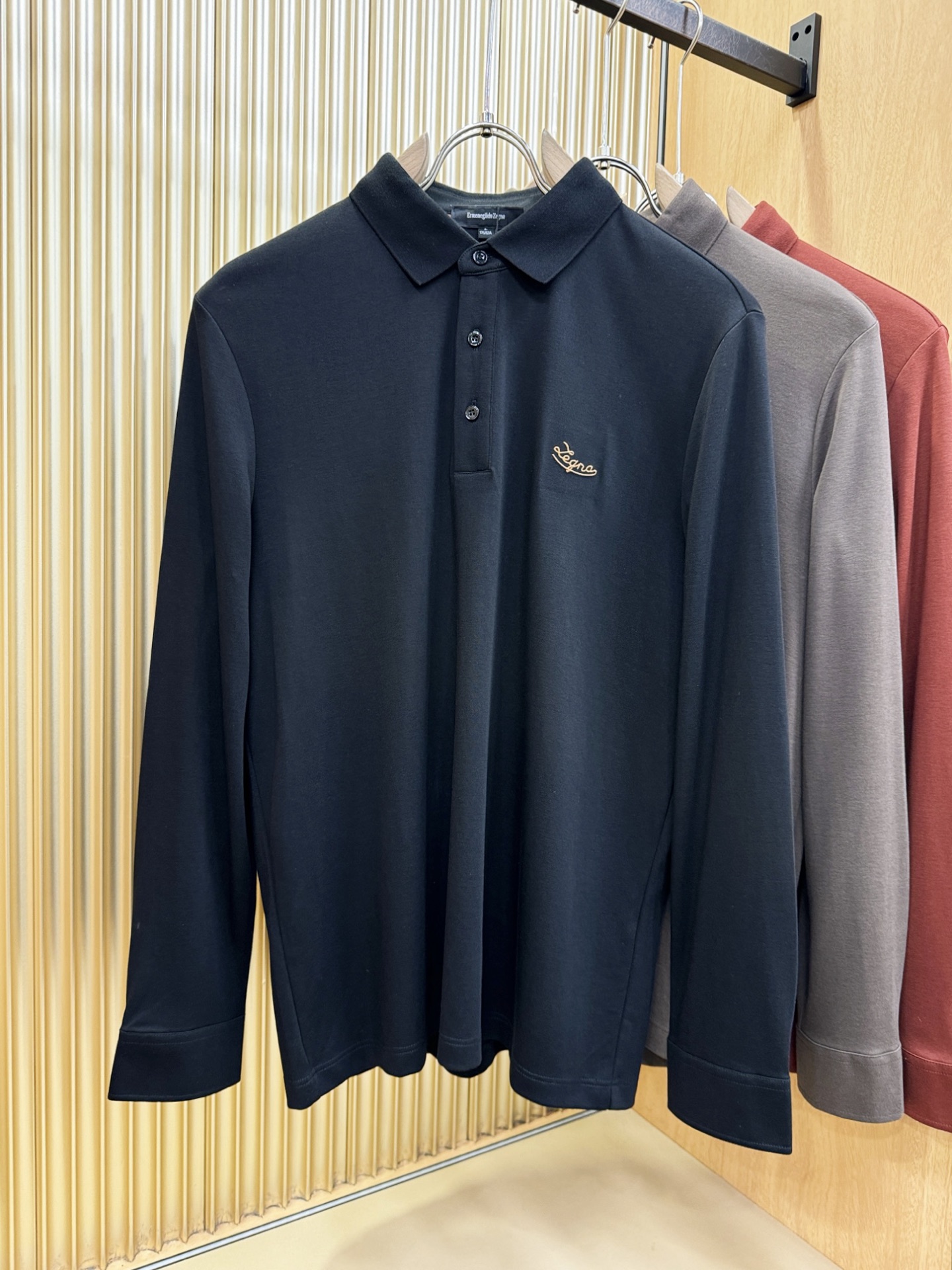 Loro Piana诺悠翩雅 新品 长袖翻领，经典Logo设计，百搭款 官网同步发售 定制面料，柔软细腻