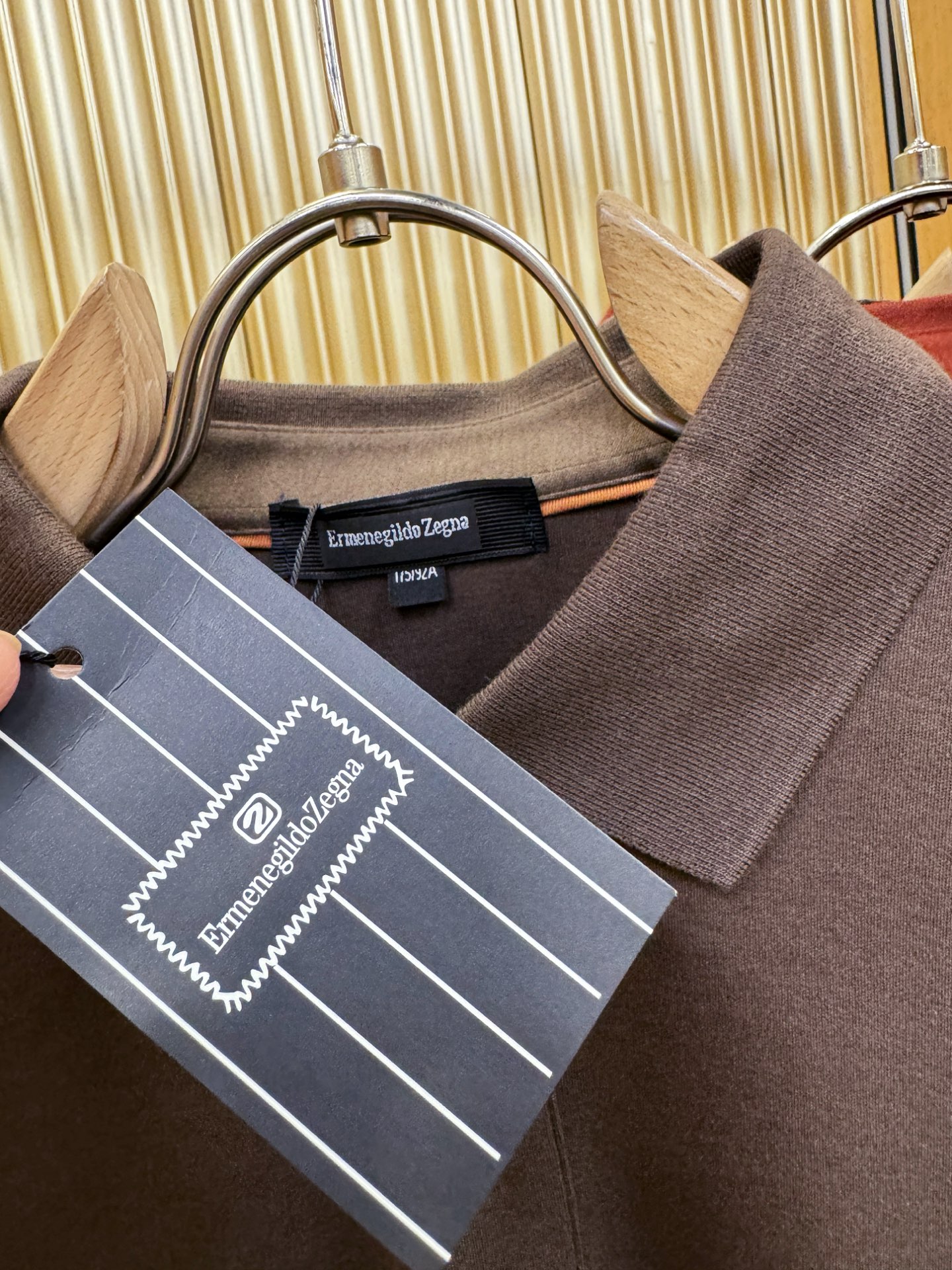 Loro Piana诺悠翩雅 新品 长袖翻领，经典Logo设计，百搭款 官网同步发售 定制面料，柔软细腻