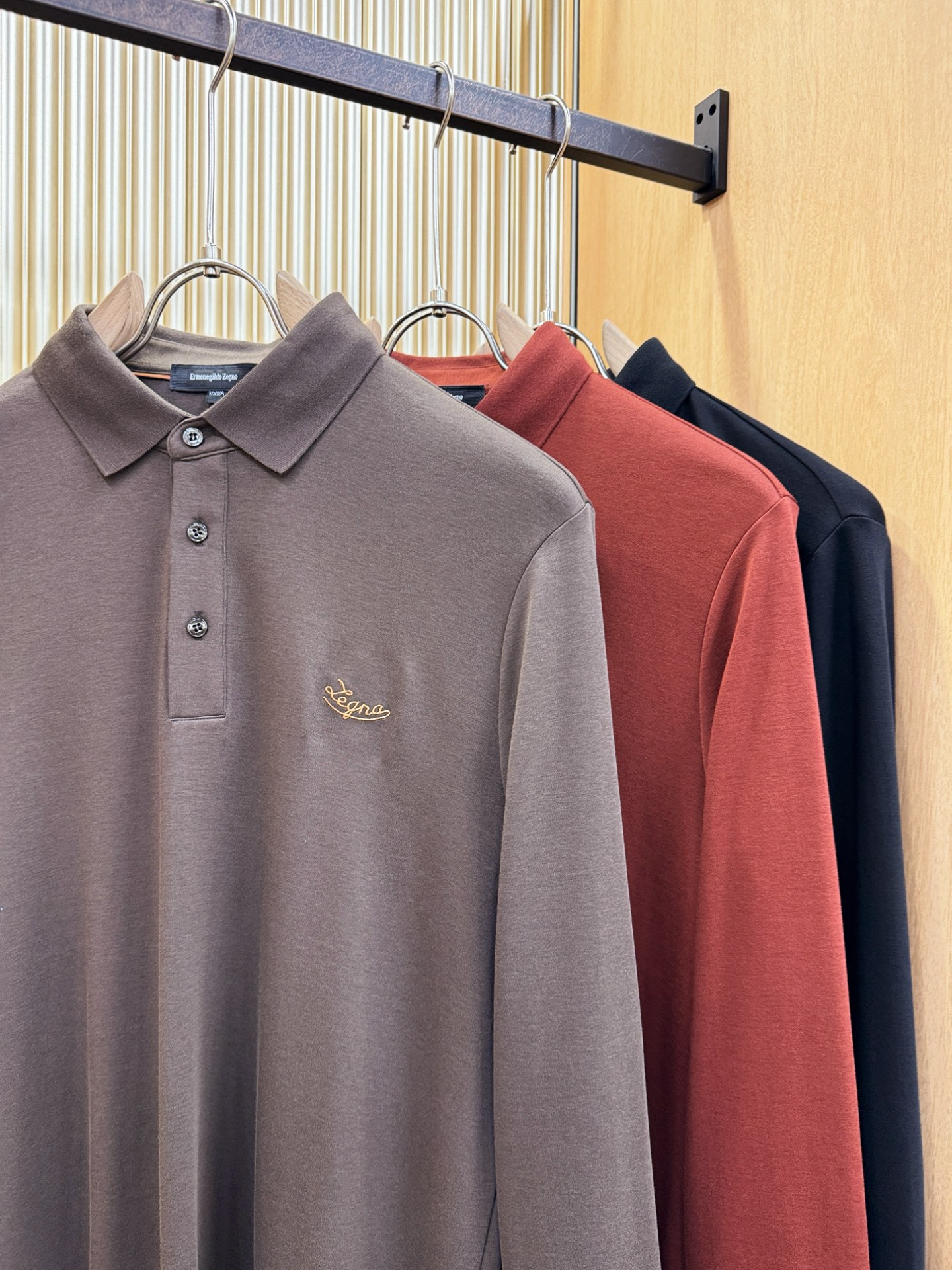 Loro Piana诺悠翩雅 新品 长袖翻领，经典Logo设计，百搭款 官网同步发售 定制面料，柔软细腻