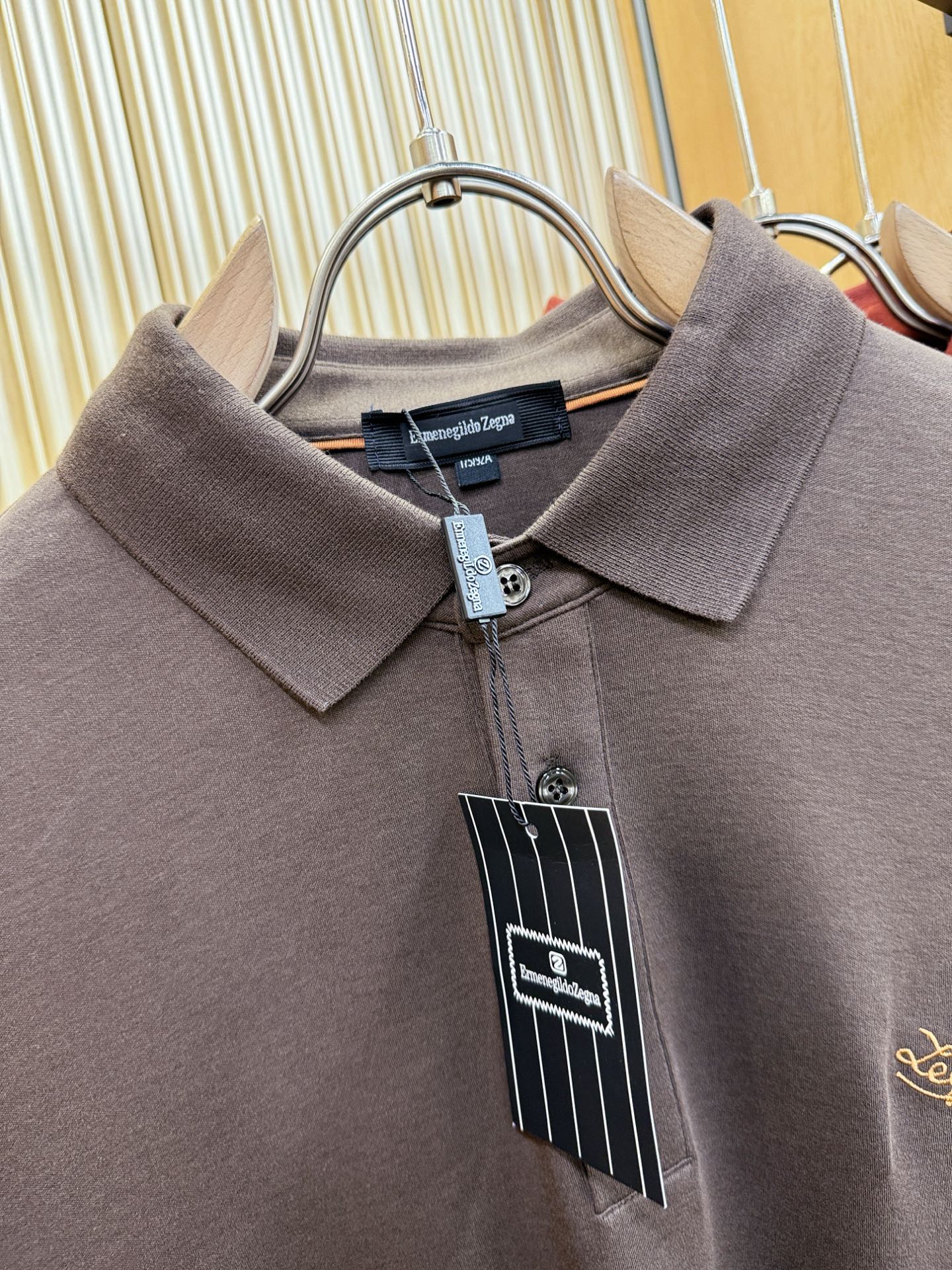 Loro Piana诺悠翩雅 新品 长袖翻领，经典Logo设计，百搭款 官网同步发售 定制面料，柔软细腻