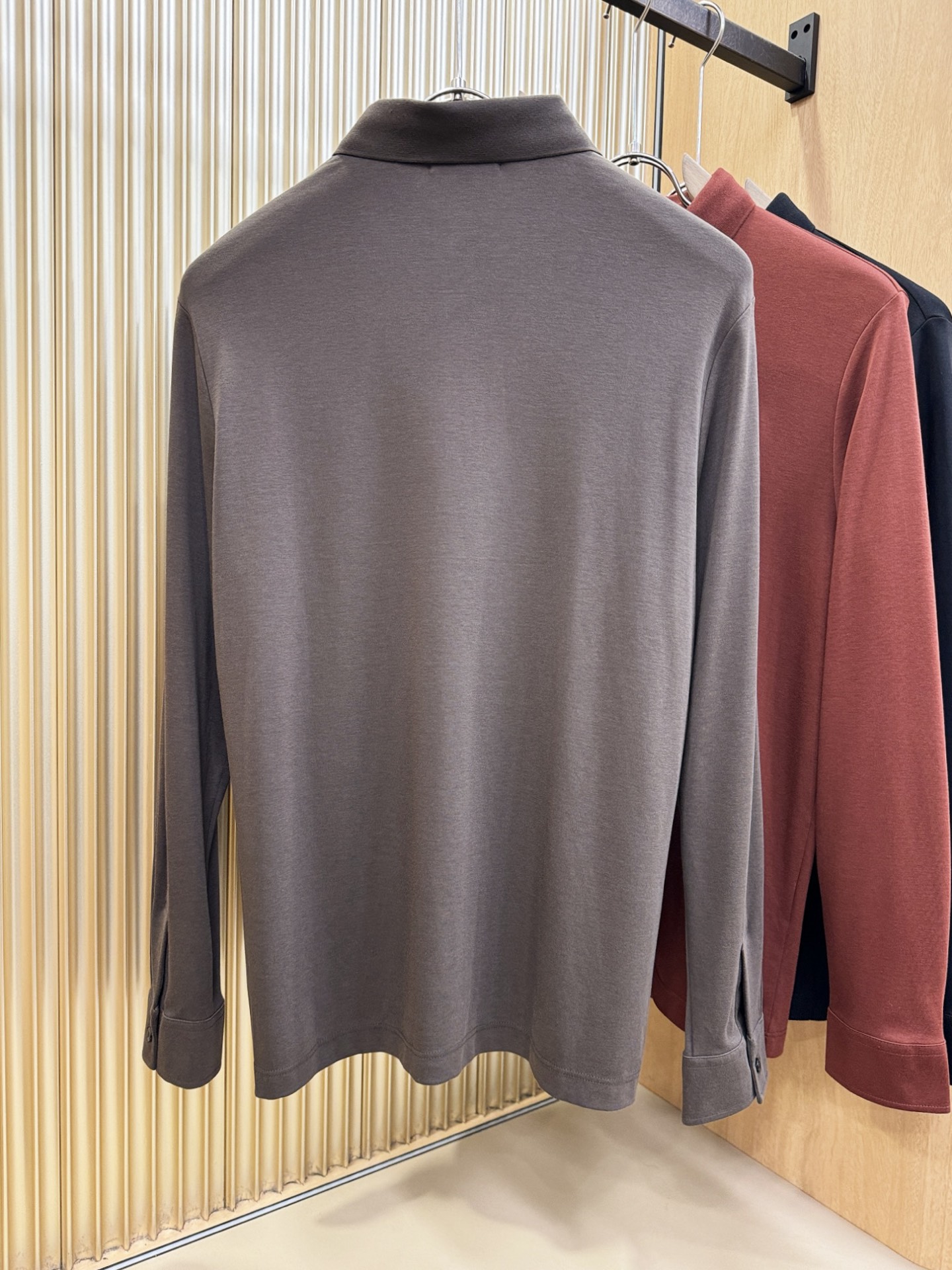 Loro Piana诺悠翩雅 新品 长袖翻领，经典Logo设计，百搭款 官网同步发售 定制面料，柔软细腻