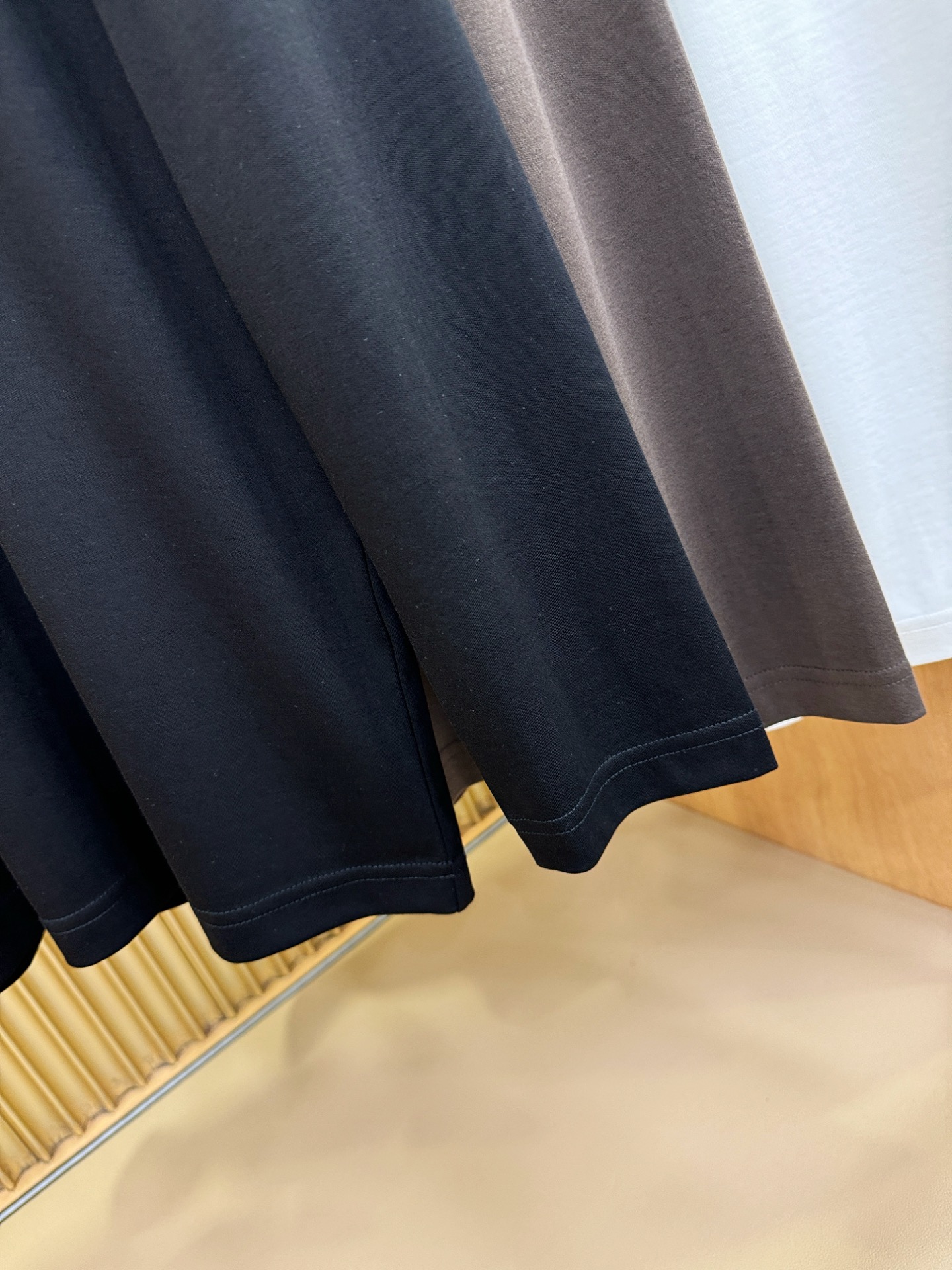 PRADA 普拉达 新品 长袖T恤，经典Logo设计，百搭款 官网同步发售 定制面料，柔软细腻 舒适透气