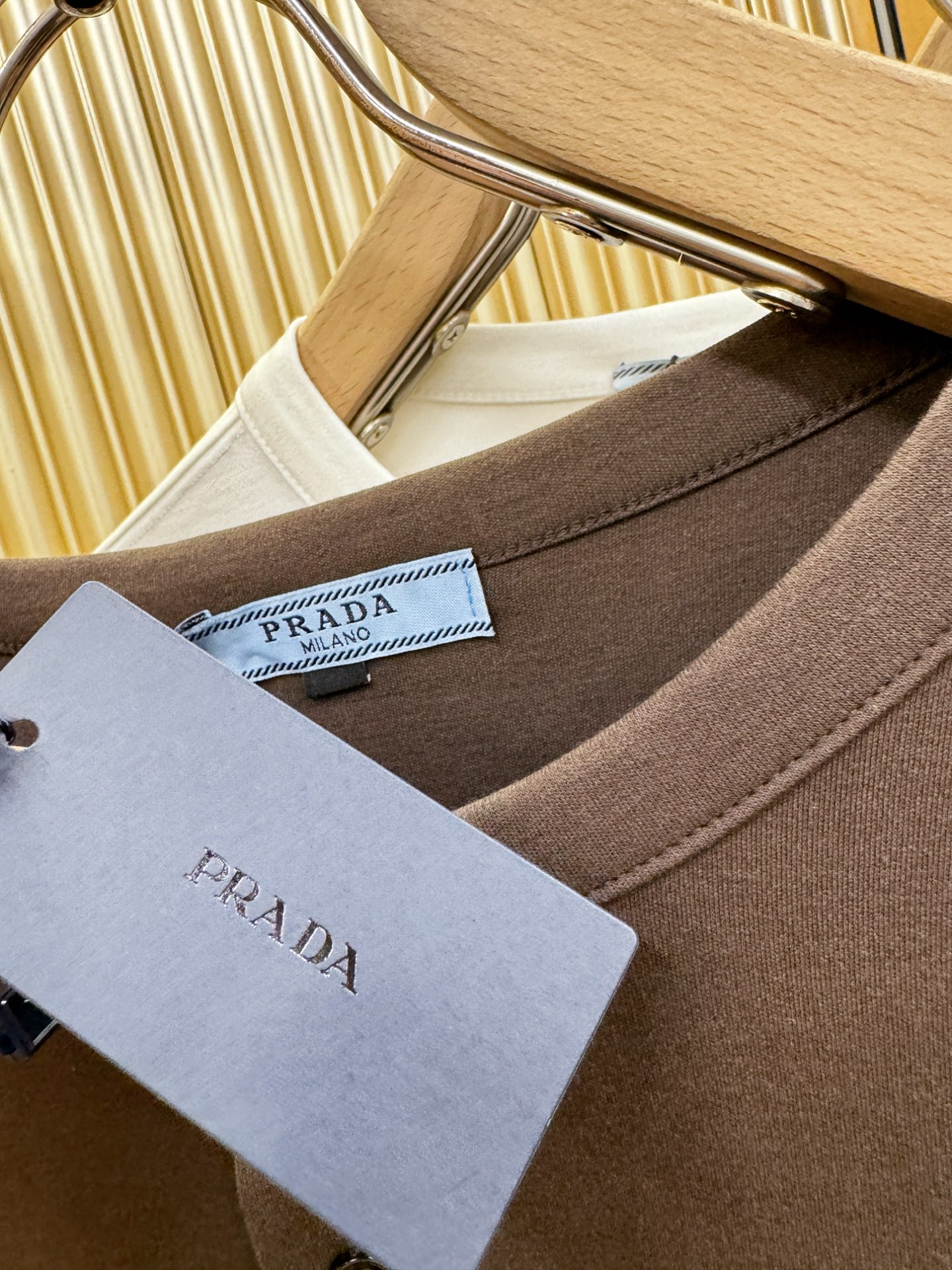 PRADA 普拉达 新品 长袖T恤，经典Logo设计，百搭款 官网同步发售 定制面料，柔软细腻 舒适透气