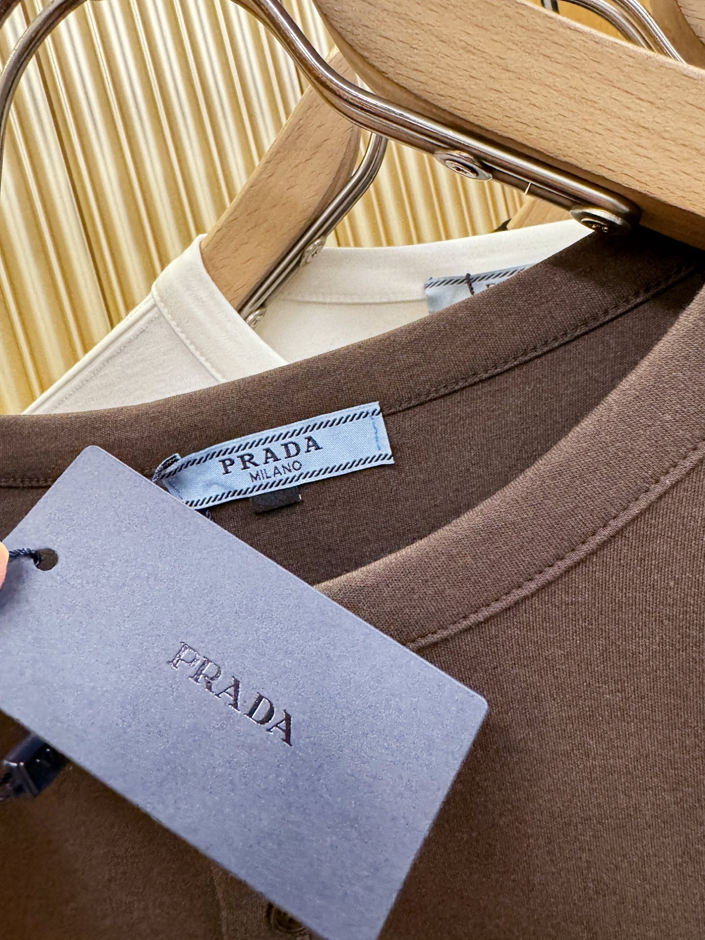 PRADA 普拉达 新品 长袖T恤，经典Logo设计，百搭款 官网同步发售 定制面料，柔软细腻 舒适透气