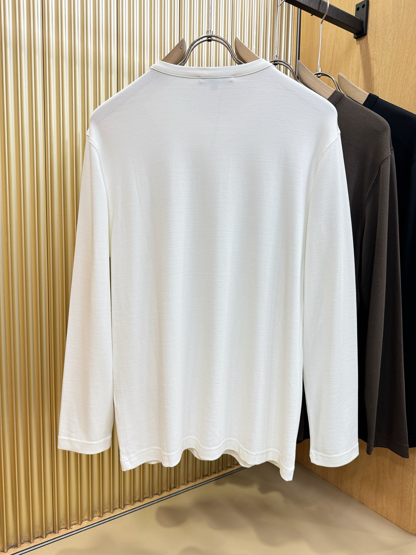 PRADA 普拉达 新品 长袖T恤，经典Logo设计，百搭款 官网同步发售 定制面料，柔软细腻 舒适透气