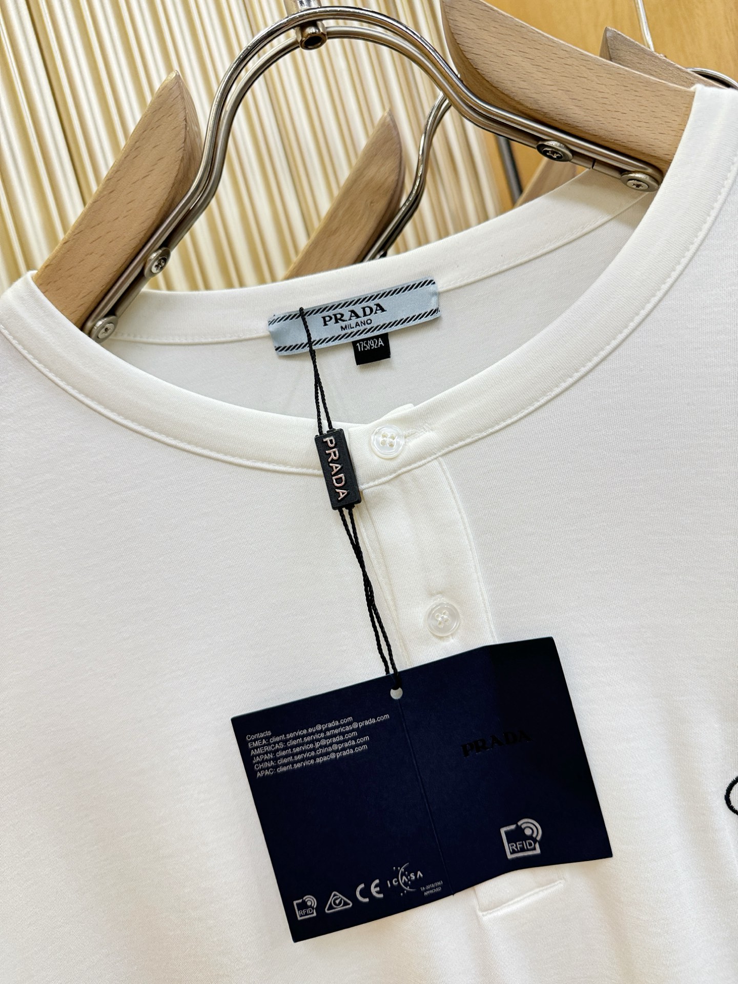 PRADA 普拉达 新品 长袖T恤，经典Logo设计，百搭款 官网同步发售 定制面料，柔软细腻 舒适透气