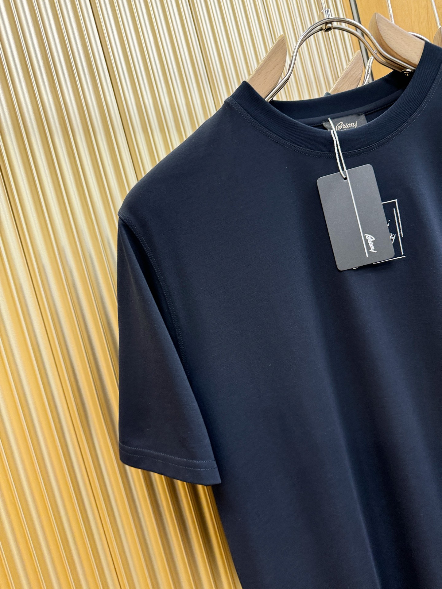 Brioni 布里奥尼 顶级品质 2026新品短袖！原版定制面料，手感柔软。顶级进口私货，时尚设计潮流短