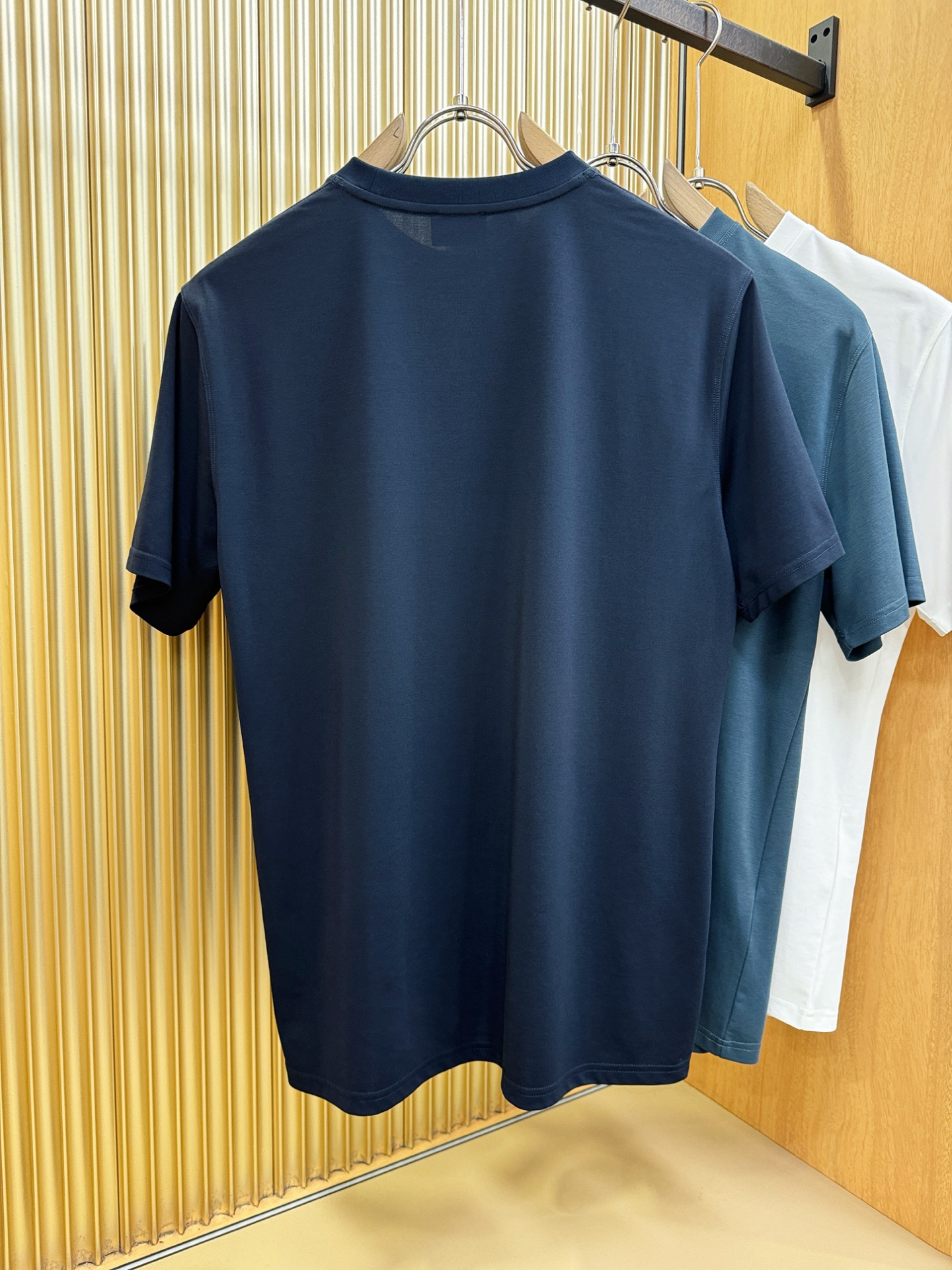 Brioni 布里奥尼 顶级品质 2026新品短袖！原版定制面料，手感柔软。顶级进口私货，时尚设计潮流短