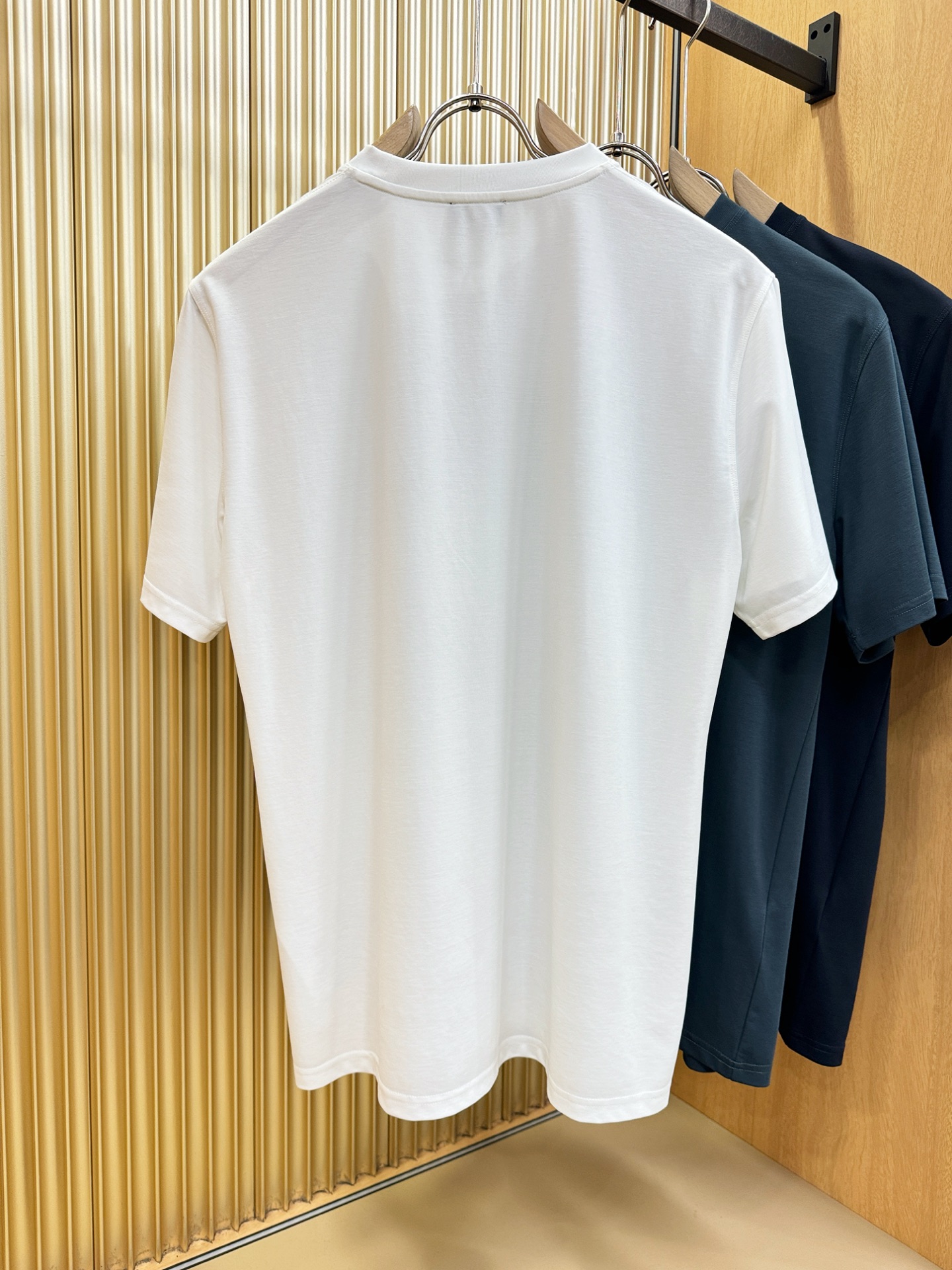 Brioni 布里奥尼 顶级品质 2026新品短袖！原版定制面料，手感柔软。顶级进口私货，时尚设计潮流短