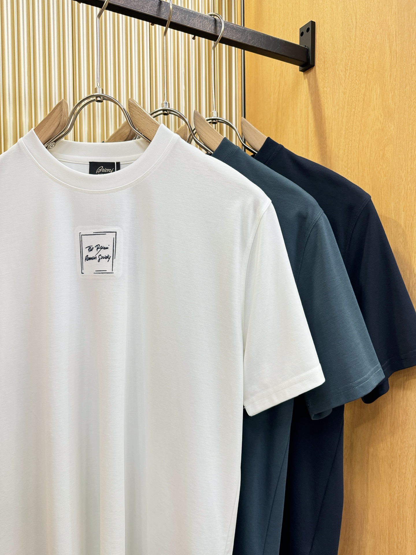 Brioni 布里奥尼 顶级品质 2026新品短袖！原版定制面料，手感柔软。顶级进口私货，时尚设计潮流短