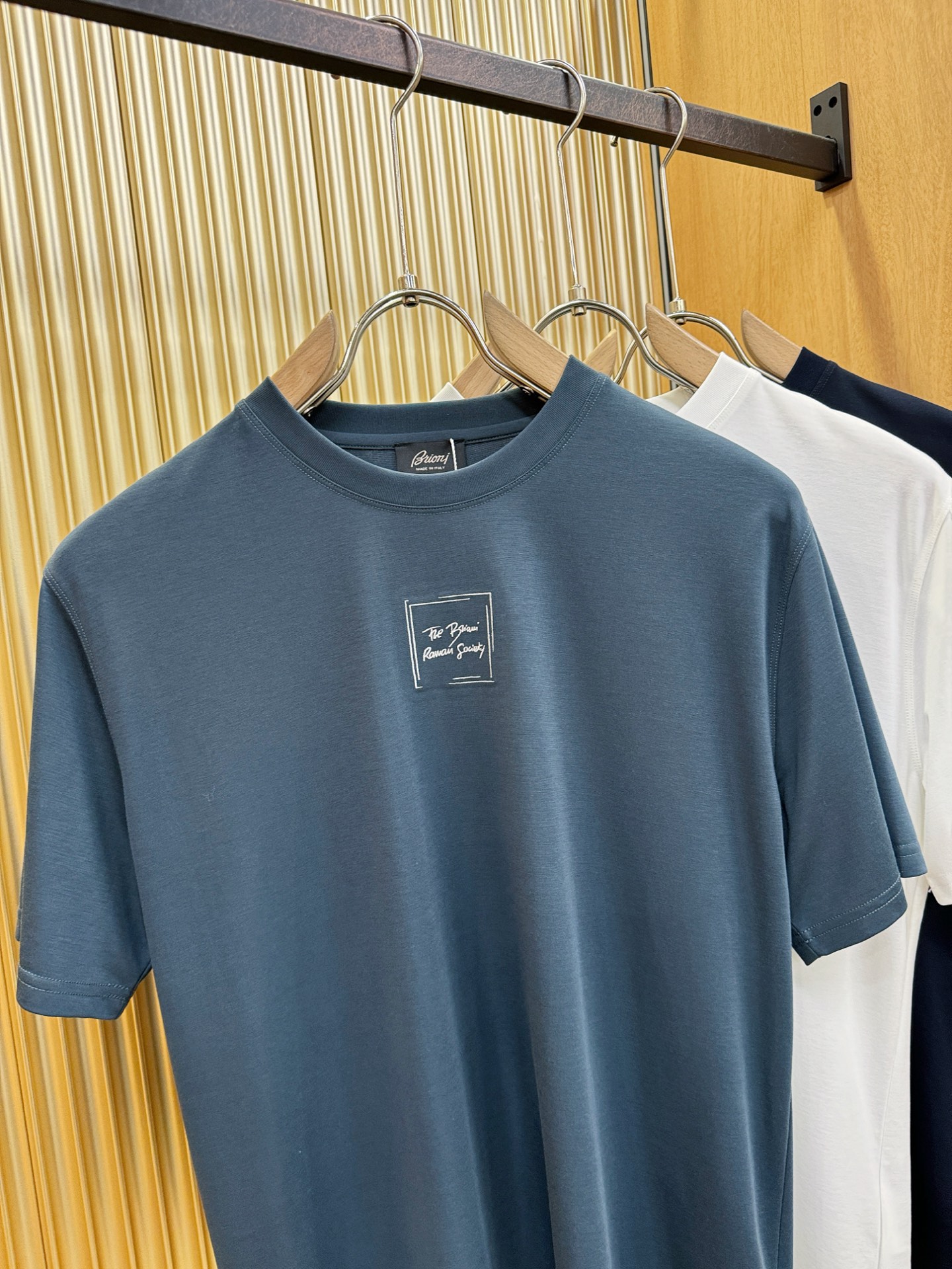 Brioni 布里奥尼 顶级品质 2026新品短袖！原版定制面料，手感柔软。顶级进口私货，时尚设计潮流短