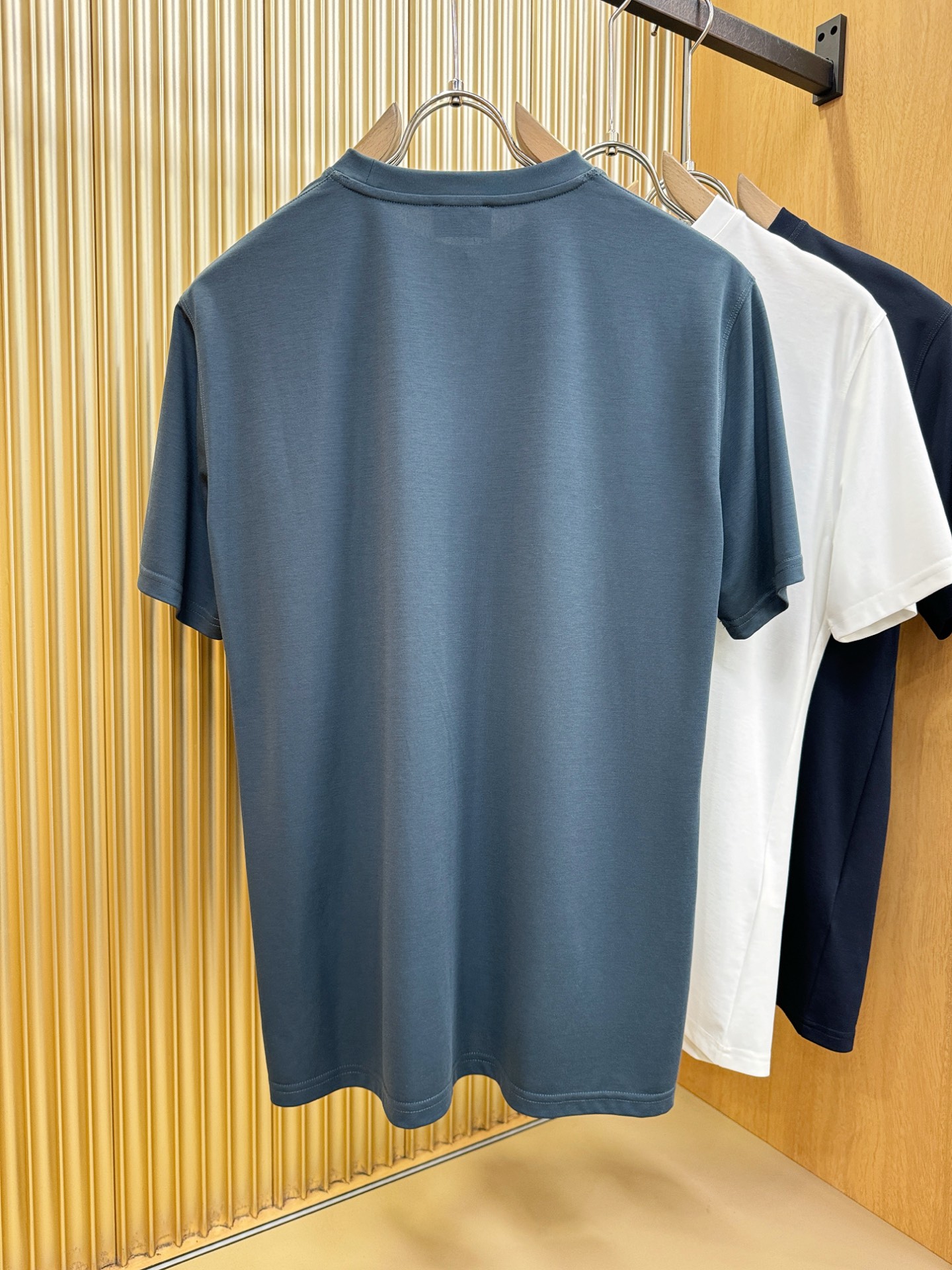 Brioni 布里奥尼 顶级品质 2026新品短袖！原版定制面料，手感柔软。顶级进口私货，时尚设计潮流短