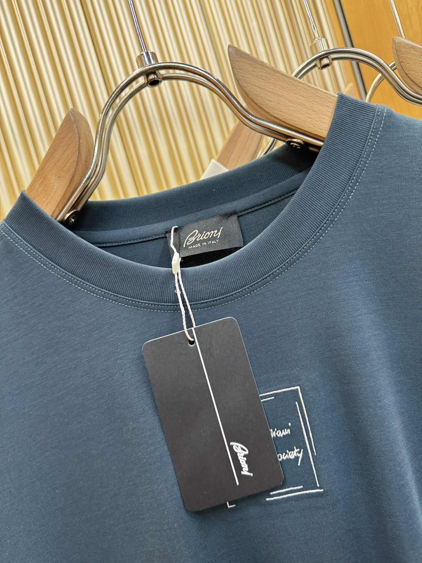 Brioni 布里奥尼 顶级品质 2026新品短袖！原版定制面料，手感柔软。顶级进口私货，时尚设计潮流短