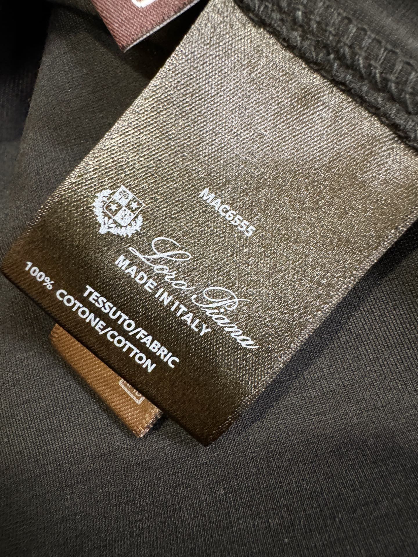 Loro Piana诺悠翩雅 顶级品质 2026新品短袖！原版定制面料，手感柔软。顶级进口私货，时尚设计