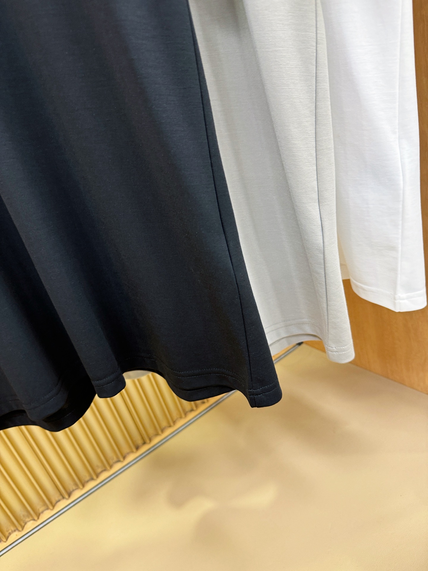 Loro Piana诺悠翩雅 顶级品质 2026新品短袖！原版定制面料，手感柔软。顶级进口私货，时尚设计