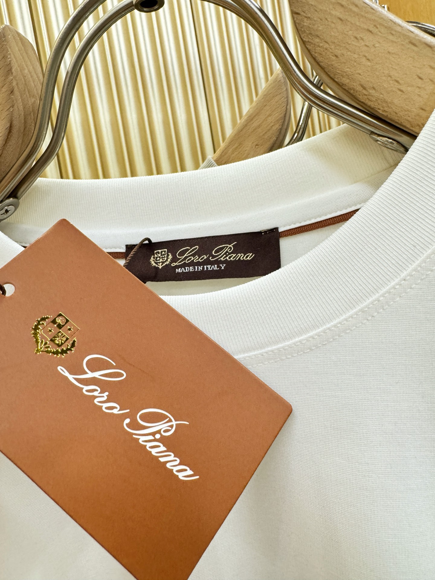 Loro Piana诺悠翩雅 顶级品质 2026新品短袖！原版定制面料，手感柔软。顶级进口私货，时尚设计