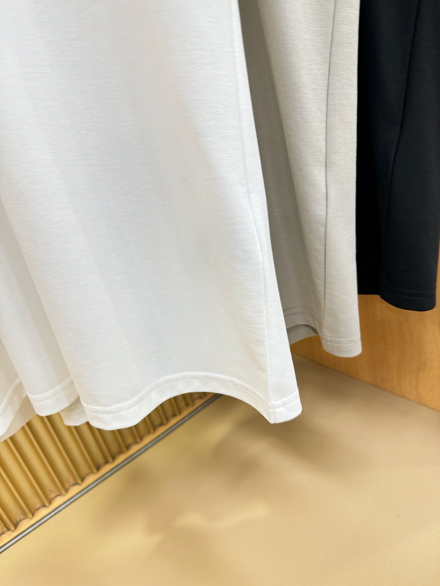 Loro Piana诺悠翩雅 顶级品质 2026新品短袖！原版定制面料，手感柔软。顶级进口私货，时尚设计