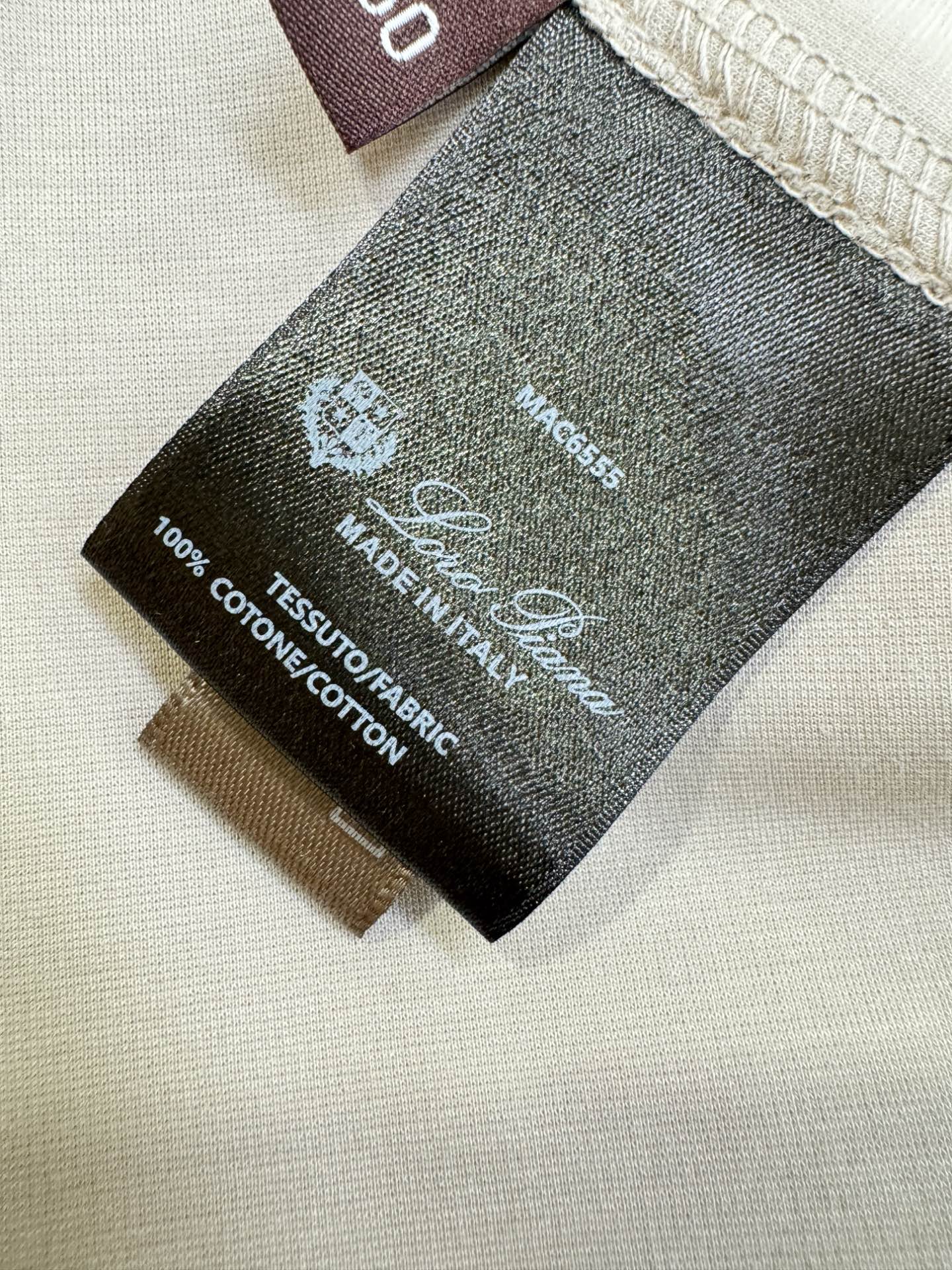 Loro Piana诺悠翩雅 顶级品质 2026新品短袖！原版定制面料，手感柔软。顶级进口私货，时尚设计