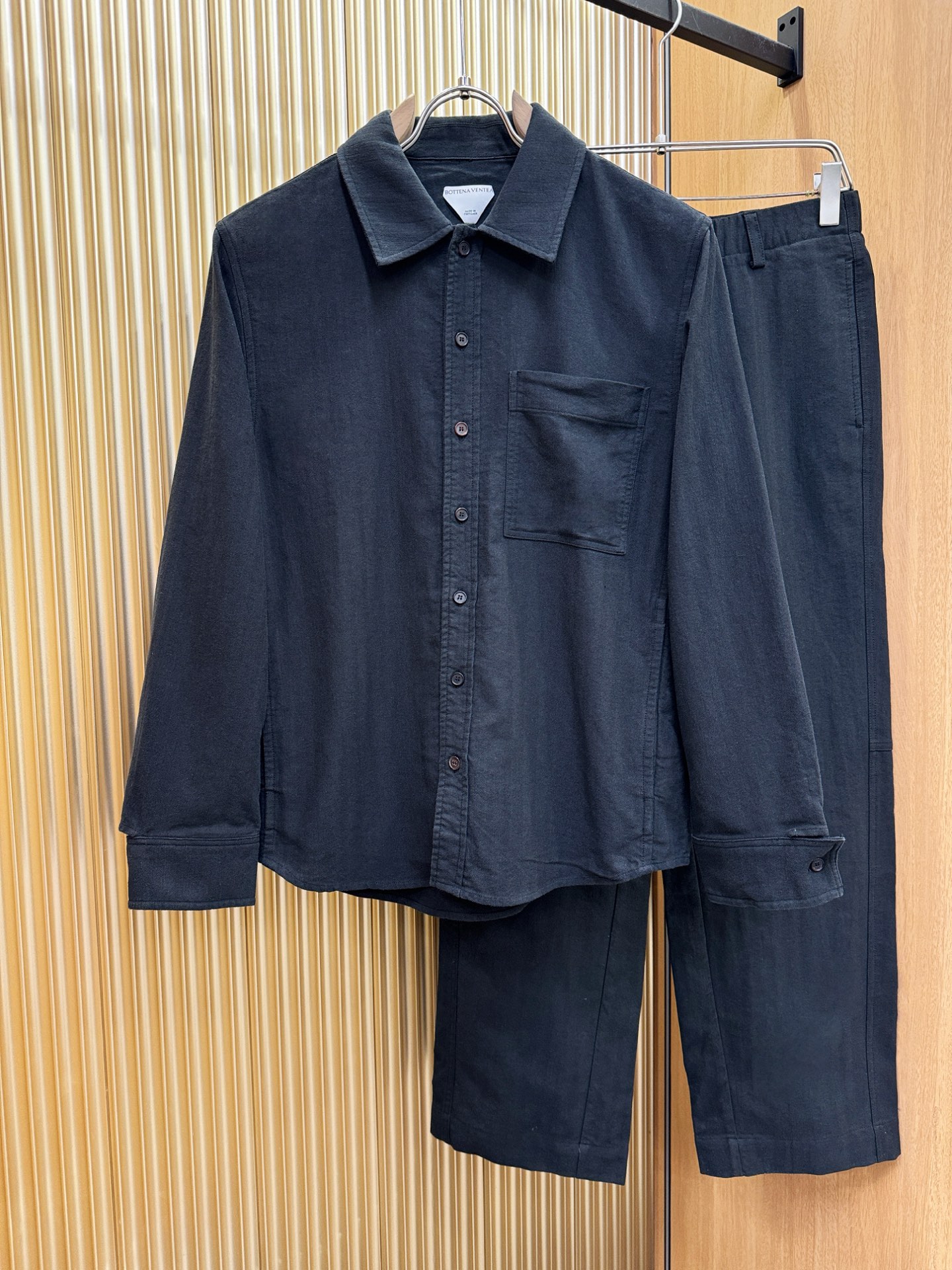 套装 葆蝶家Bottega Veneta 2026专柜同款亚麻套装，100%亚麻面料，亚麻衬衫就足够腔调