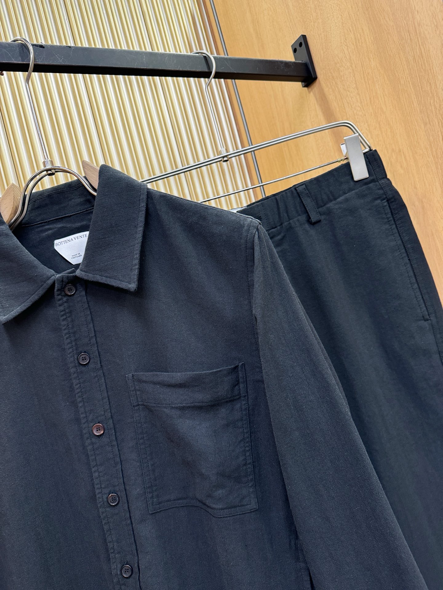 套装 葆蝶家Bottega Veneta 2026专柜同款亚麻套装，100%亚麻面料，亚麻衬衫就足够腔调