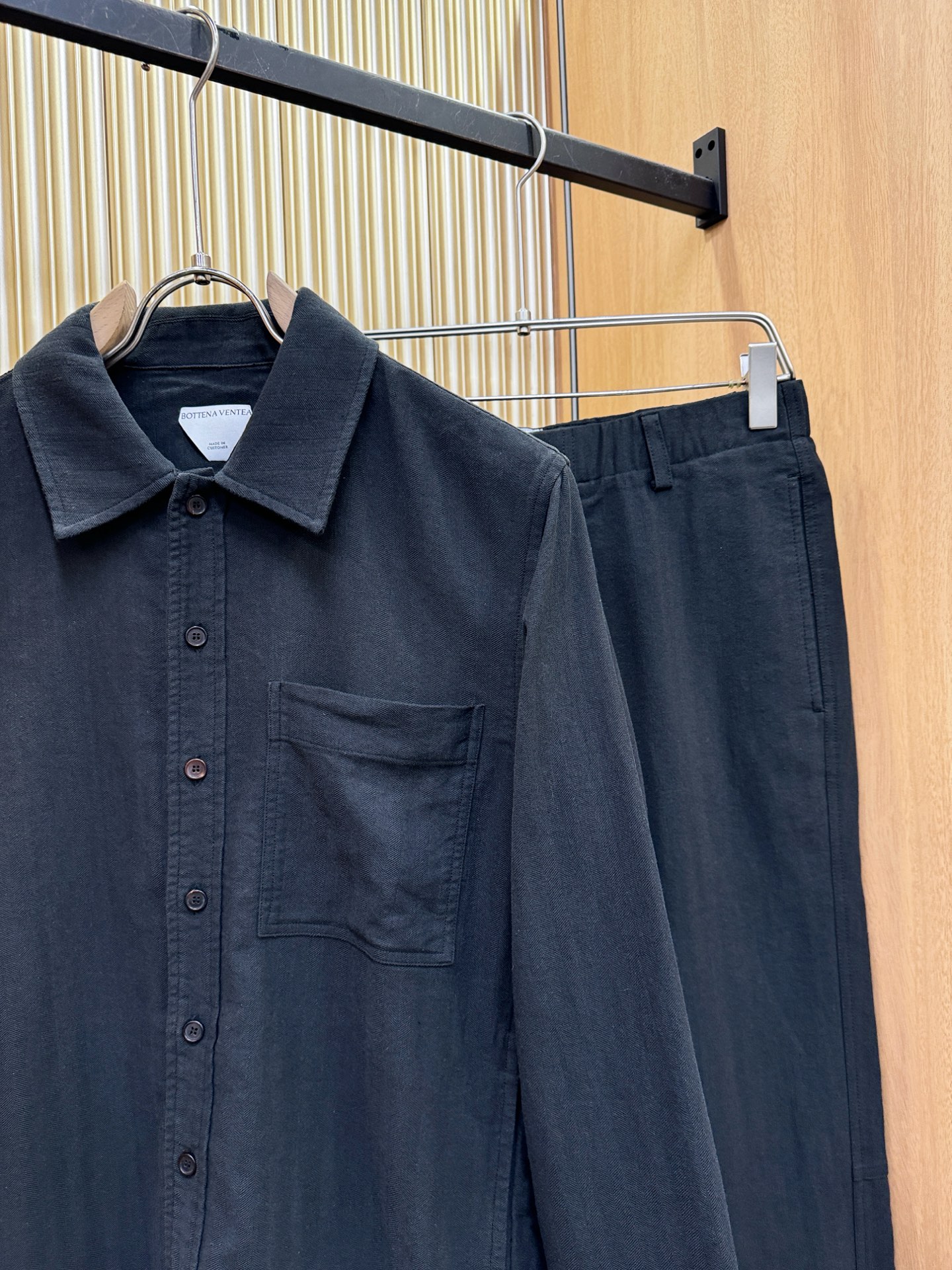 套装 葆蝶家Bottega Veneta 2026专柜同款亚麻套装，100%亚麻面料，亚麻衬衫就足够腔调