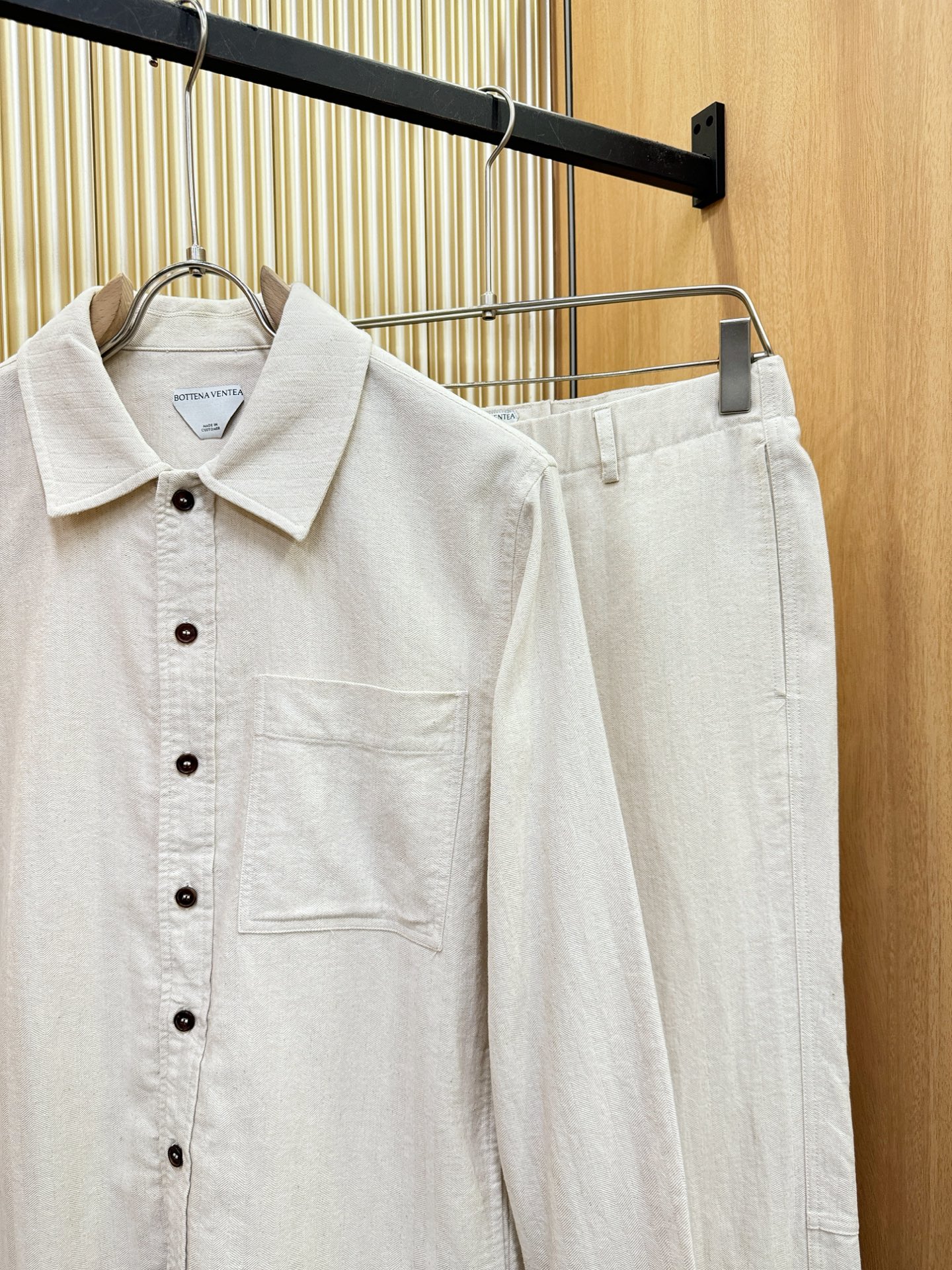 套装 葆蝶家Bottega Veneta 2026专柜同款亚麻套装，100%亚麻面料，亚麻衬衫就足够腔调