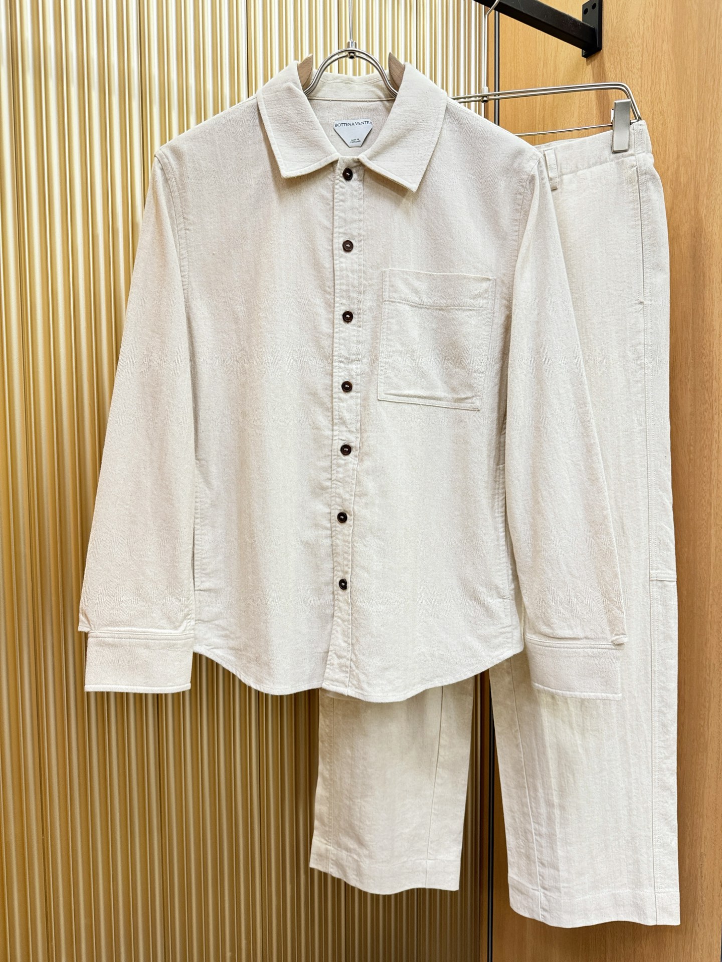 套装 葆蝶家Bottega Veneta 2026专柜同款亚麻套装，100%亚麻面料，亚麻衬衫就足够腔调