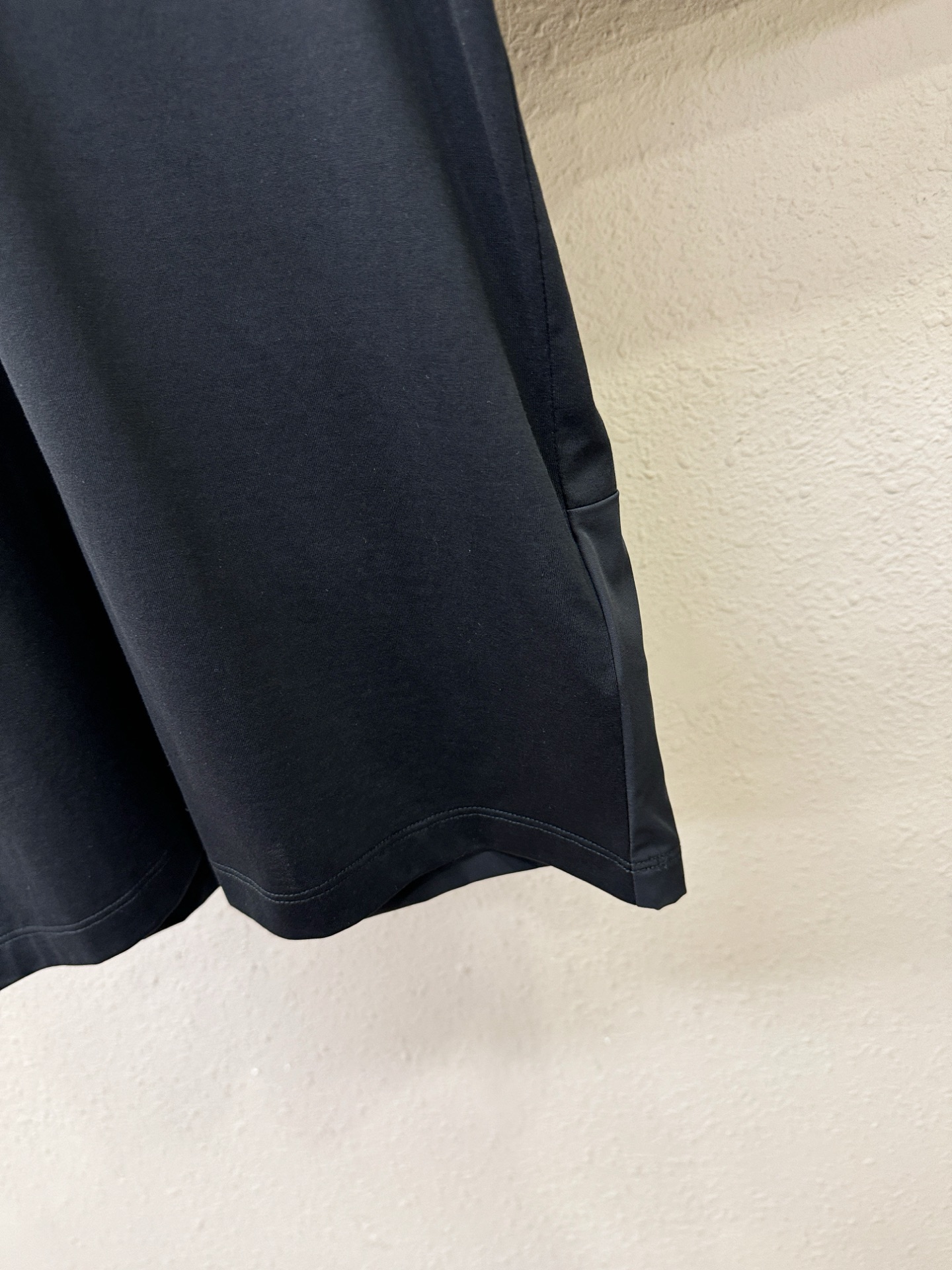 PRADA普拉达 顶级品质 2026新品短袖！原版定制面料，手感柔软。顶级进口私货，时尚设计潮流短袖，不