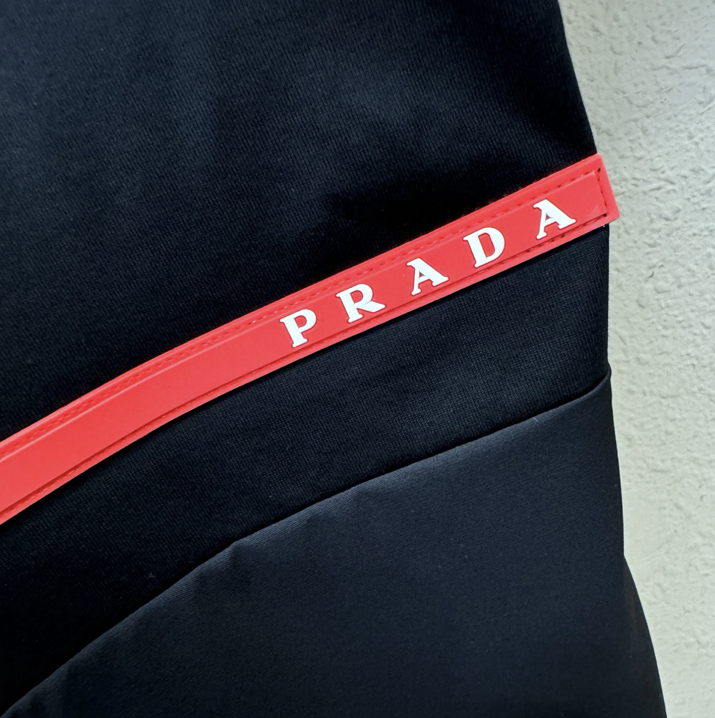 PRADA普拉达 顶级品质 2026新品短袖！原版定制面料，手感柔软。顶级进口私货，时尚设计潮流短袖，不