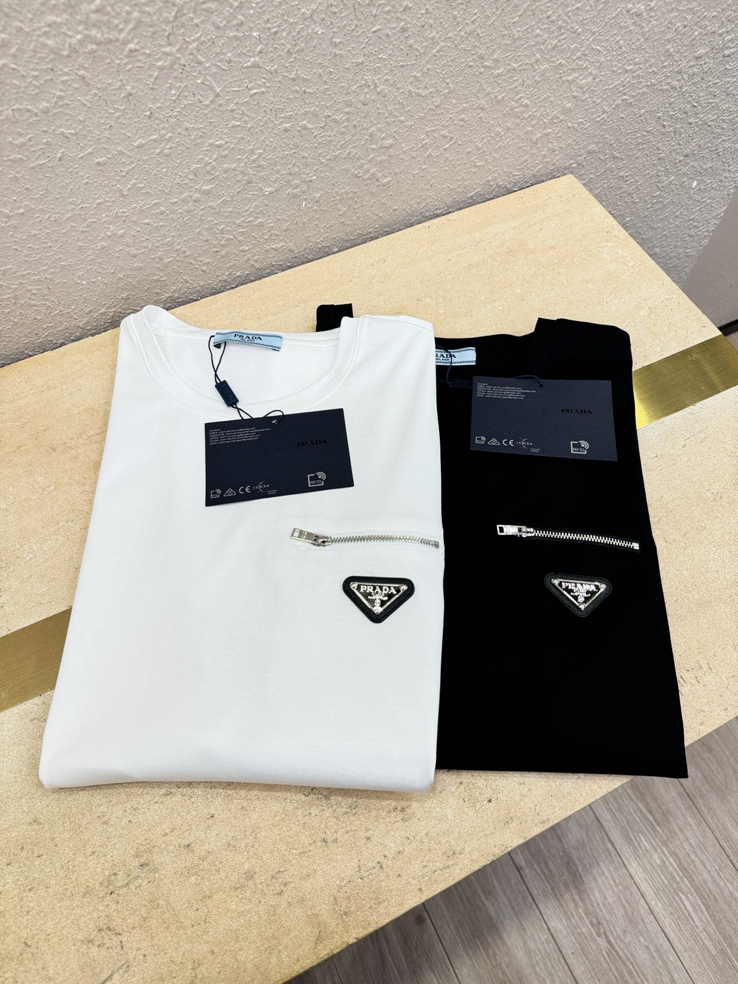PRADA普拉达 顶级品质 2026新品短袖！原版定制面料，手感柔软。顶级进口私货，时尚设计潮流短袖，不