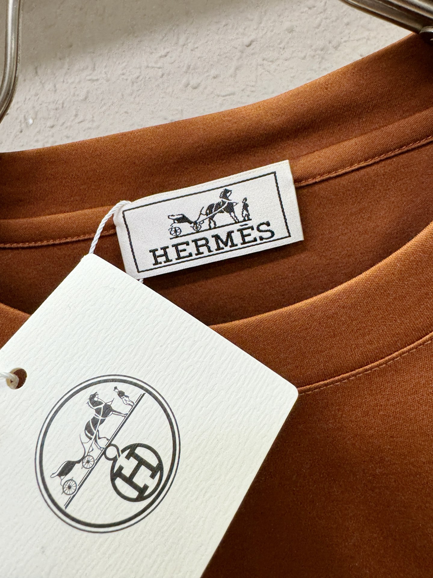 Hermès爱马仕 2026新款短袖T恤！走秀图案时尚休闲短袖T恤衫！设计logo设计！极具设计精选客供