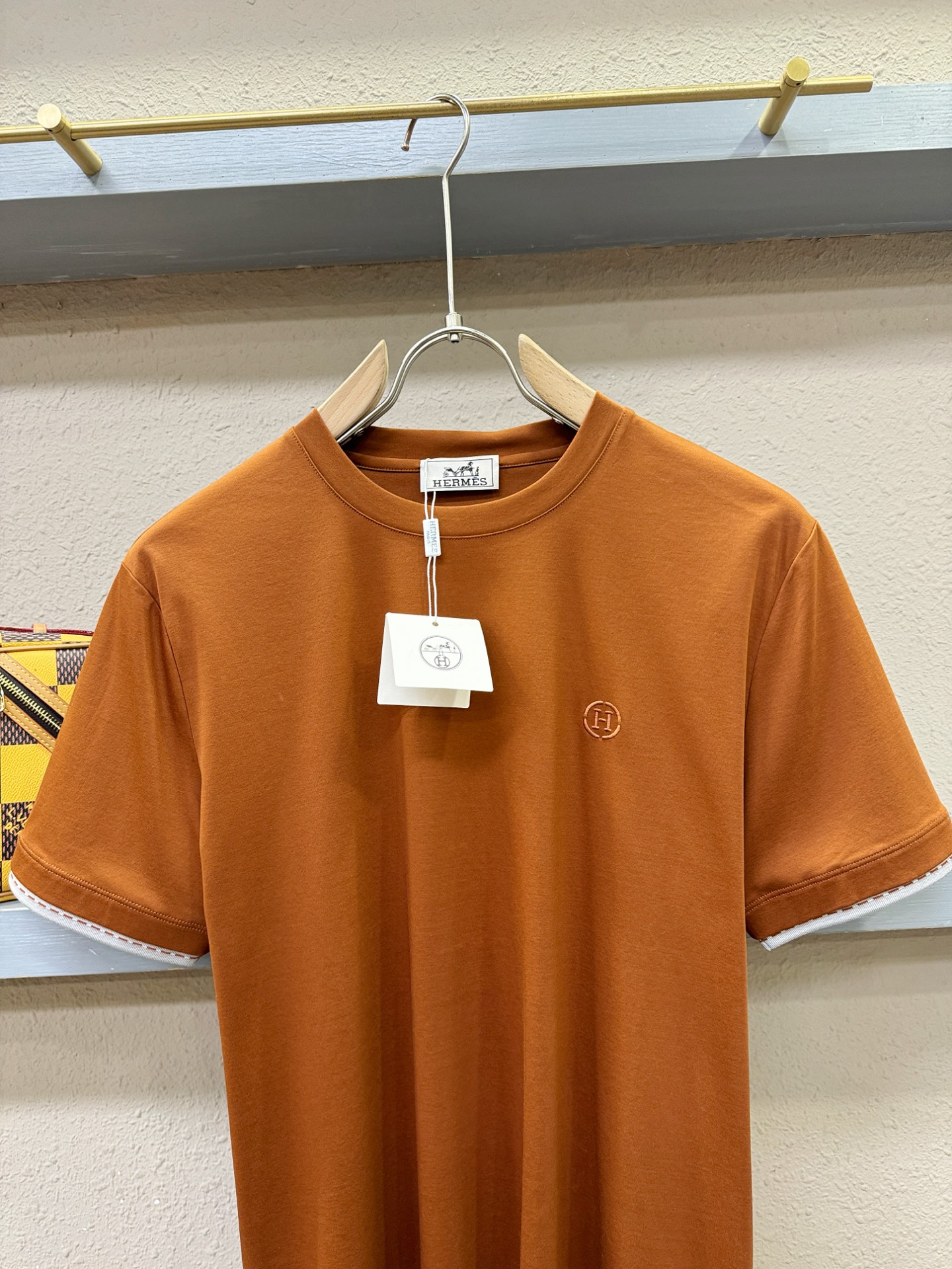 Hermès爱马仕 2026新款短袖T恤！走秀图案时尚休闲短袖T恤衫！设计logo设计！极具设计精选客供