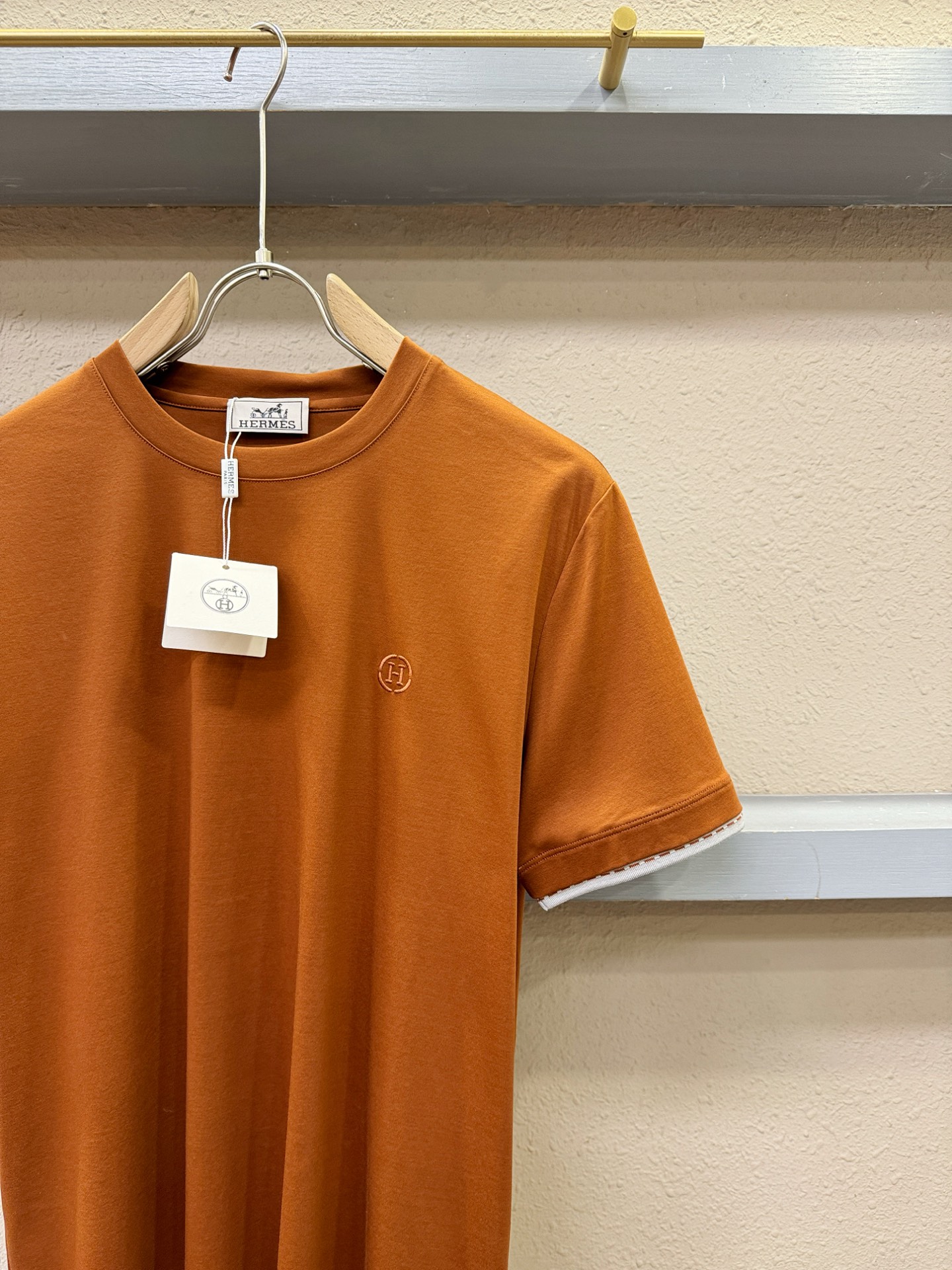 Hermès爱马仕 2026新款短袖T恤！走秀图案时尚休闲短袖T恤衫！设计logo设计！极具设计精选客供