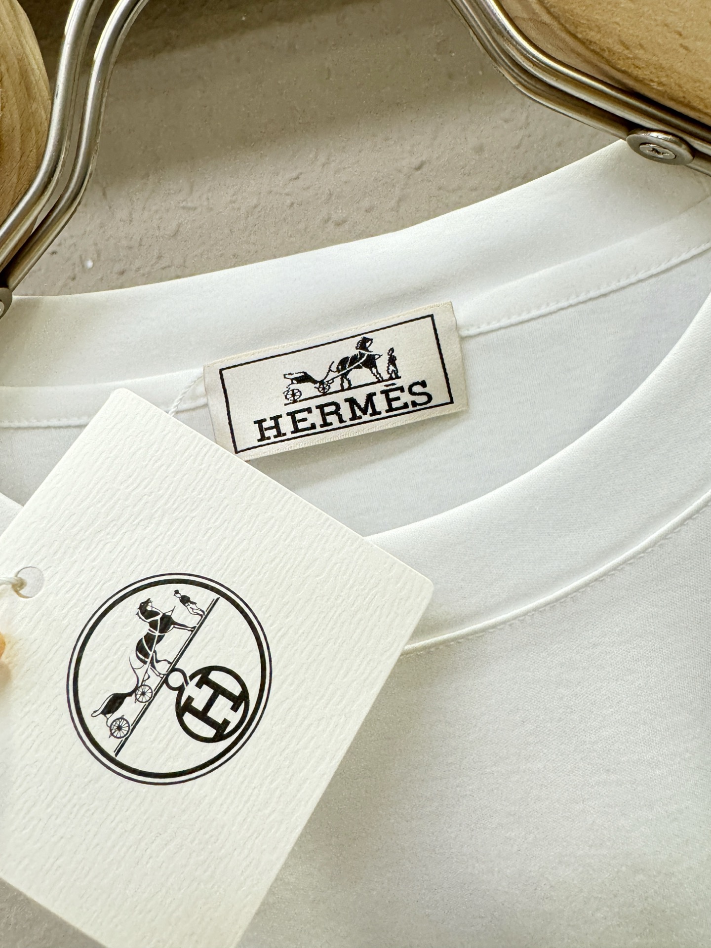 Hermès爱马仕 2026新款短袖T恤！走秀图案时尚休闲短袖T恤衫！设计logo设计！极具设计精选客供