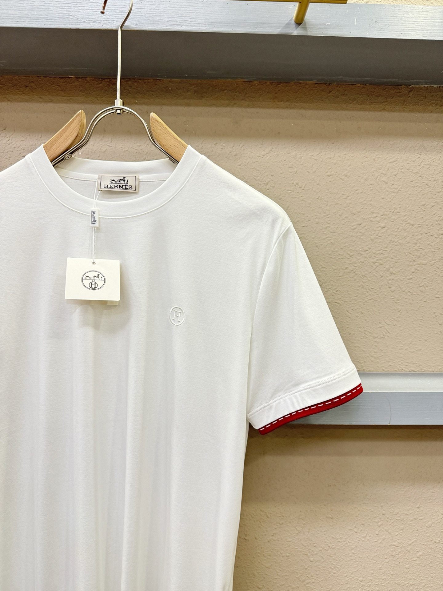 Hermès爱马仕 2026新款短袖T恤！走秀图案时尚休闲短袖T恤衫！设计logo设计！极具设计精选客供