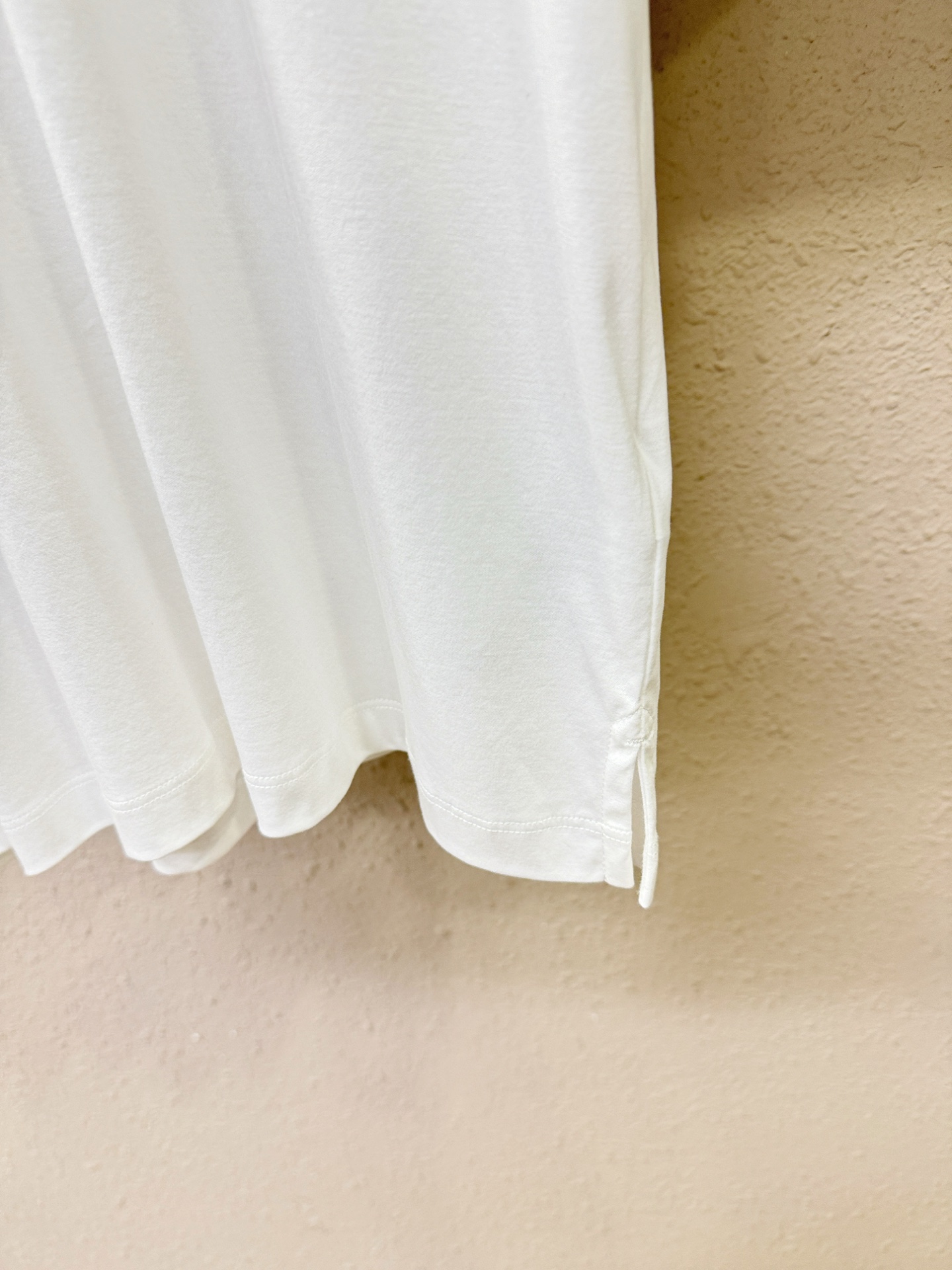 Hermès爱马仕 2026新款短袖T恤！走秀图案时尚休闲短袖T恤衫！设计logo设计！极具设计精选客供