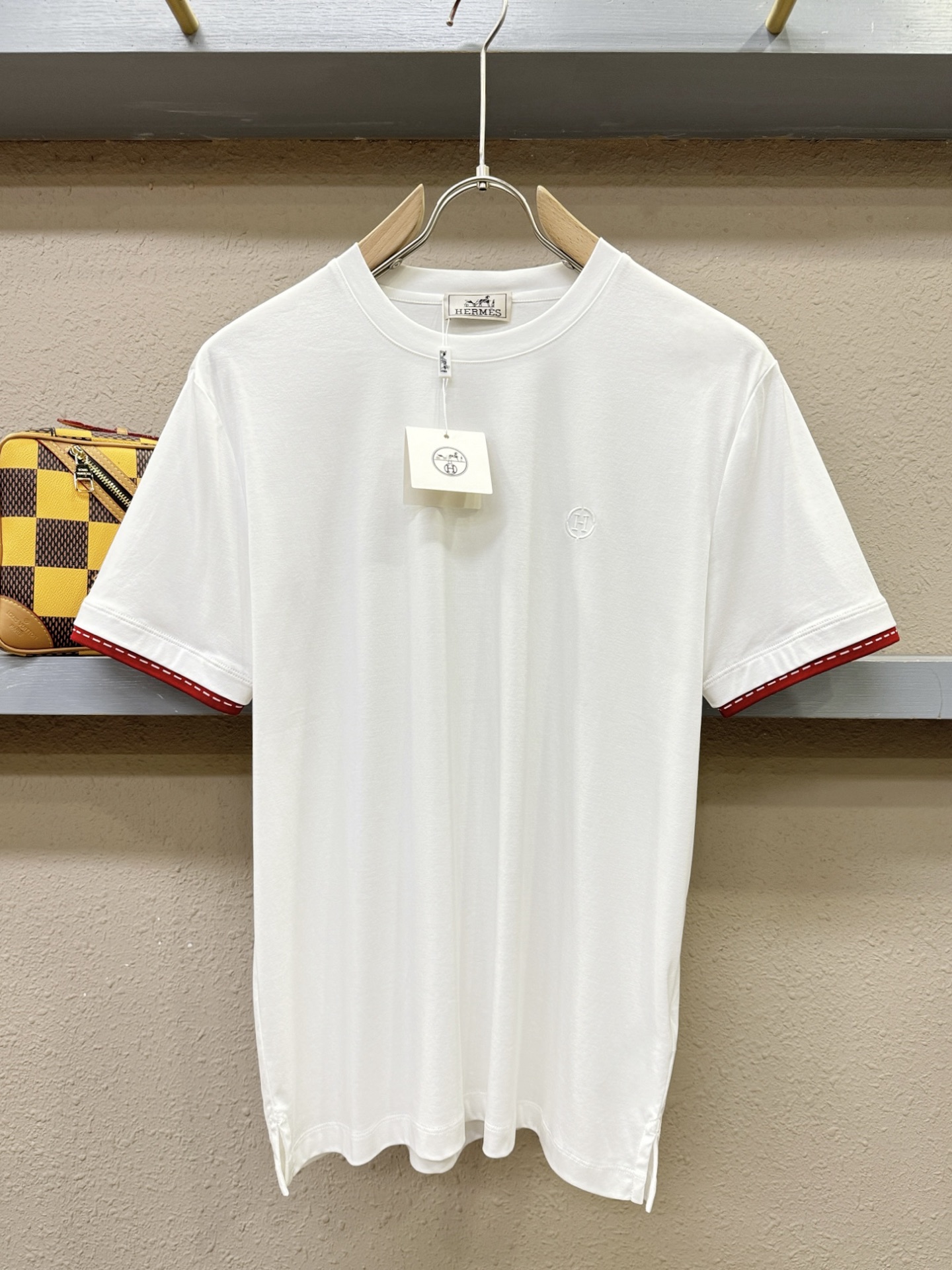 Hermès爱马仕 2026新款短袖T恤！走秀图案时尚休闲短袖T恤衫！设计logo设计！极具设计精选客供