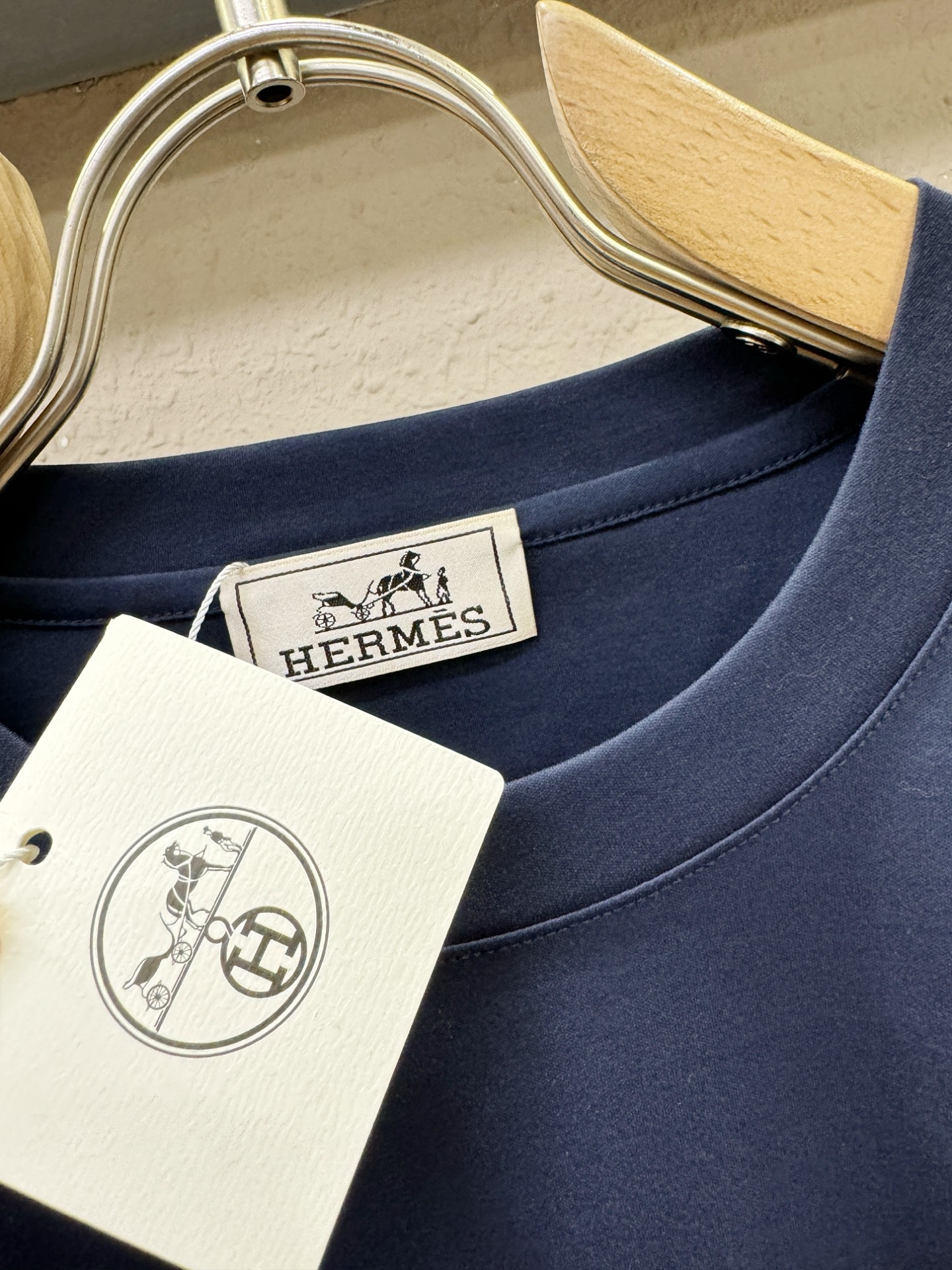 Hermès爱马仕 2026新款短袖T恤！走秀图案时尚休闲短袖T恤衫！设计logo设计！极具设计精选客供