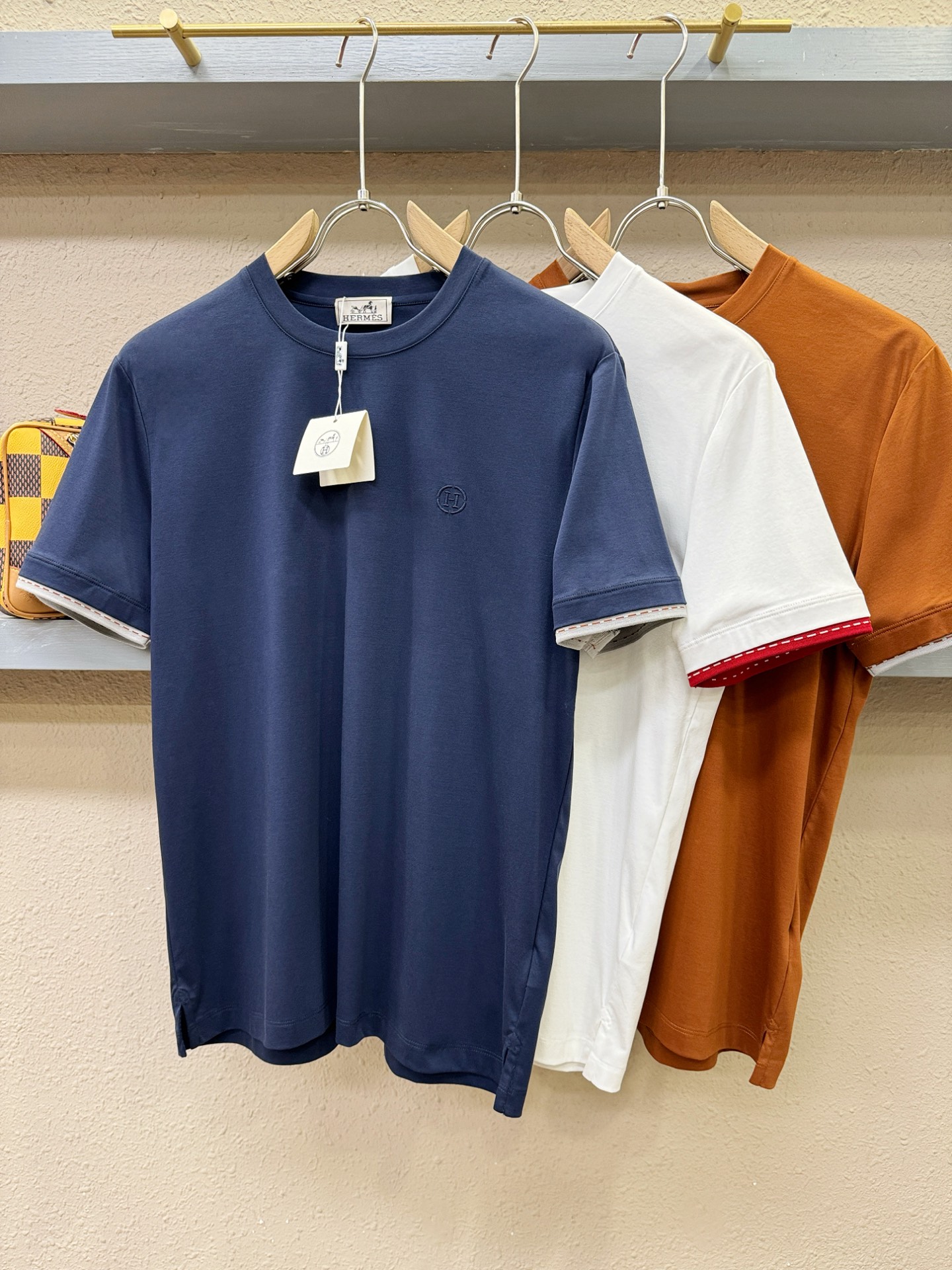 Hermès爱马仕 2026新款短袖T恤！走秀图案时尚休闲短袖T恤衫！设计logo设计！极具设计精选客供