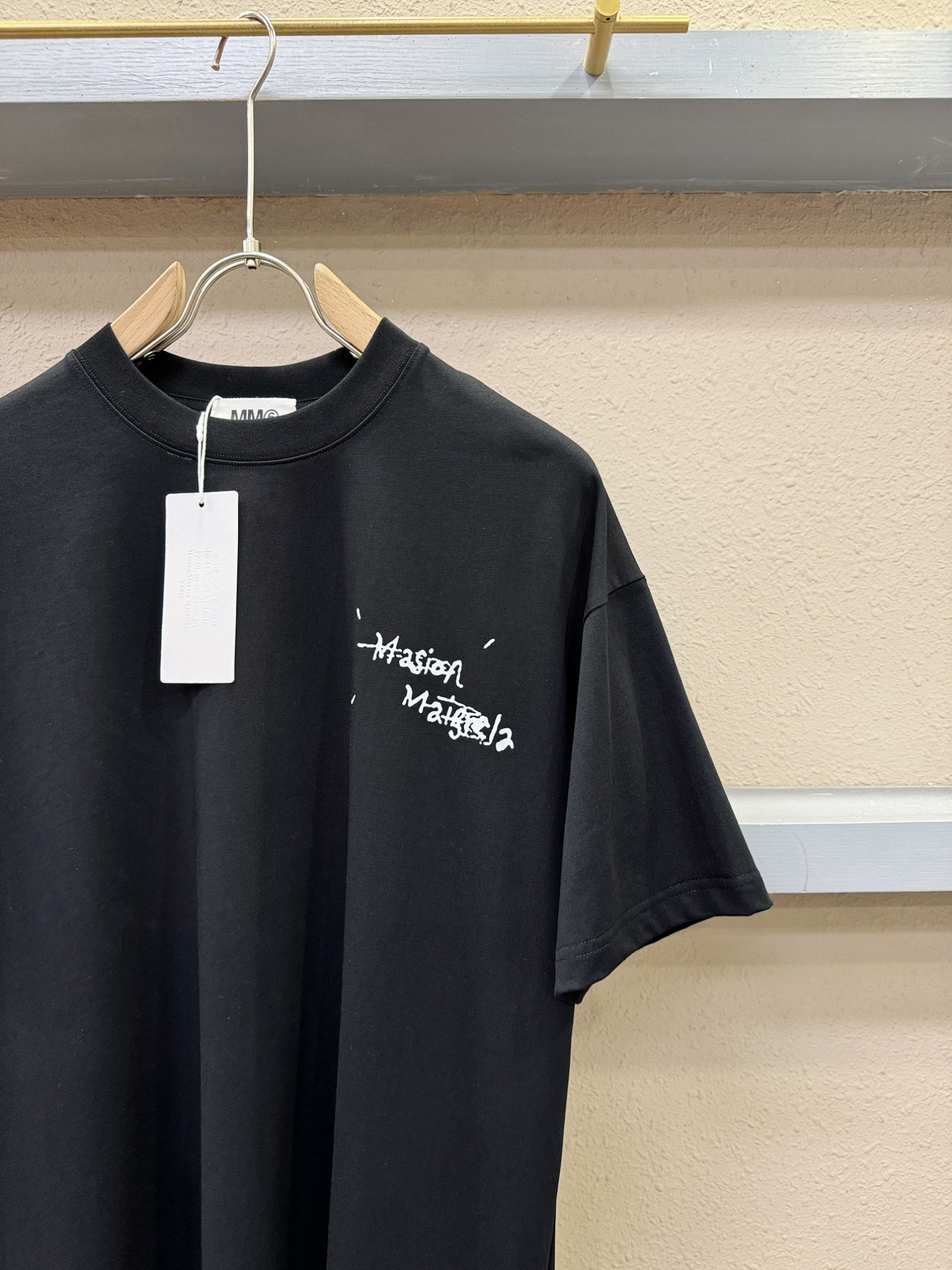 马吉拉 2026新款短袖T恤！走秀图案时尚休闲短袖T恤衫！设计logo设计！极具设计精选客供面料，手感柔