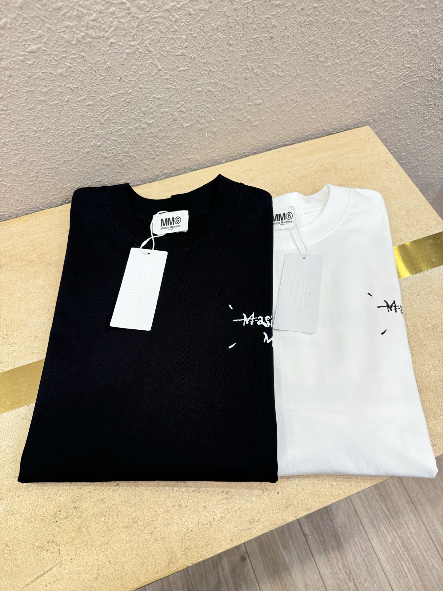 马吉拉 2026新款短袖T恤！走秀图案时尚休闲短袖T恤衫！设计logo设计！极具设计精选客供面料，手感柔