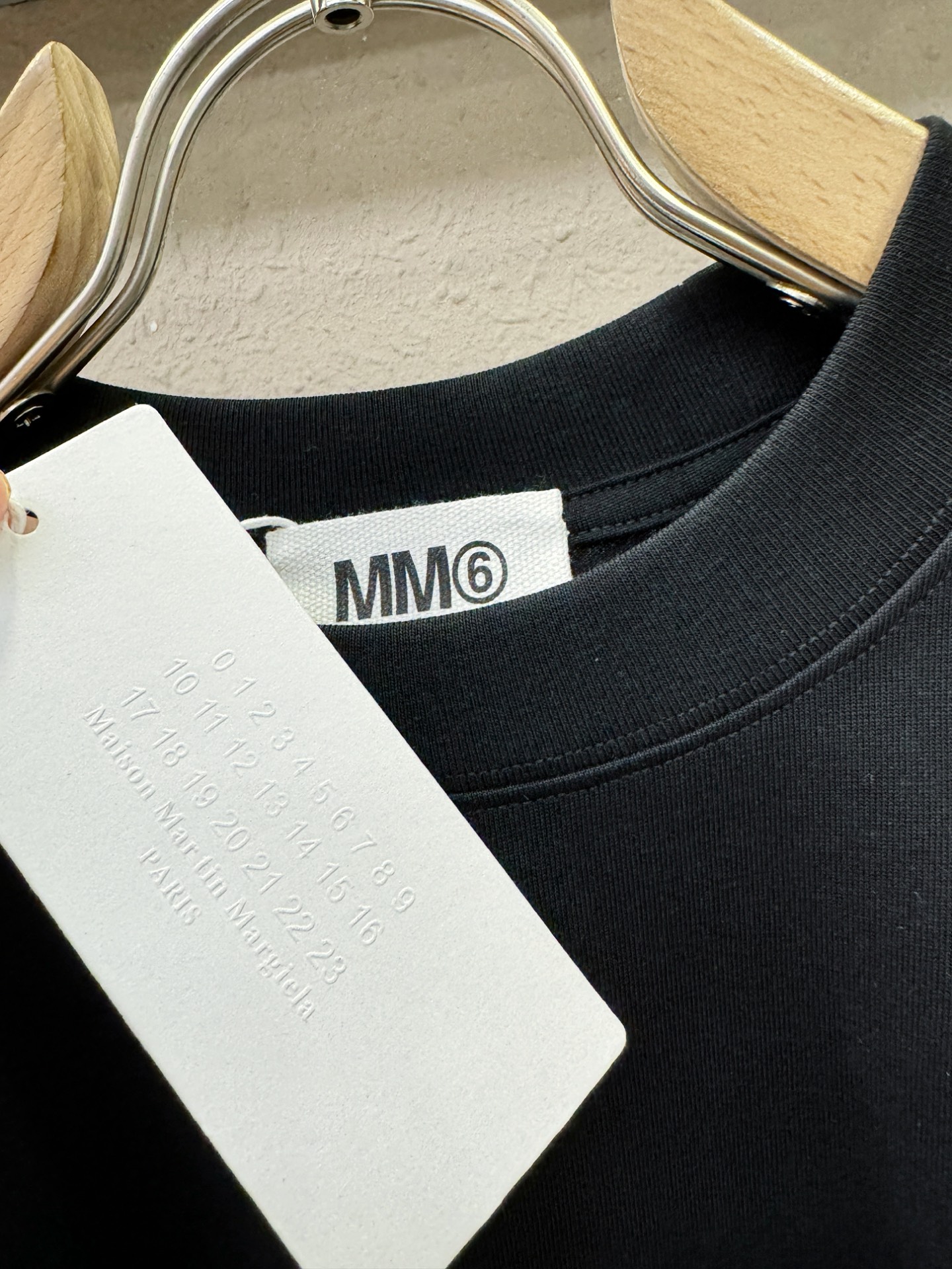 马吉拉 2026新款短袖T恤！走秀图案时尚休闲短袖T恤衫！设计logo设计！极具设计精选客供面料，手感柔