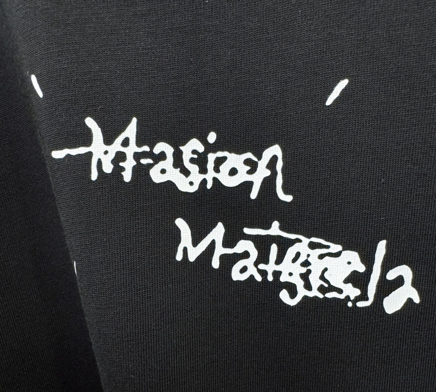 马吉拉 2026新款短袖T恤！走秀图案时尚休闲短袖T恤衫！设计logo设计！极具设计精选客供面料，手感柔