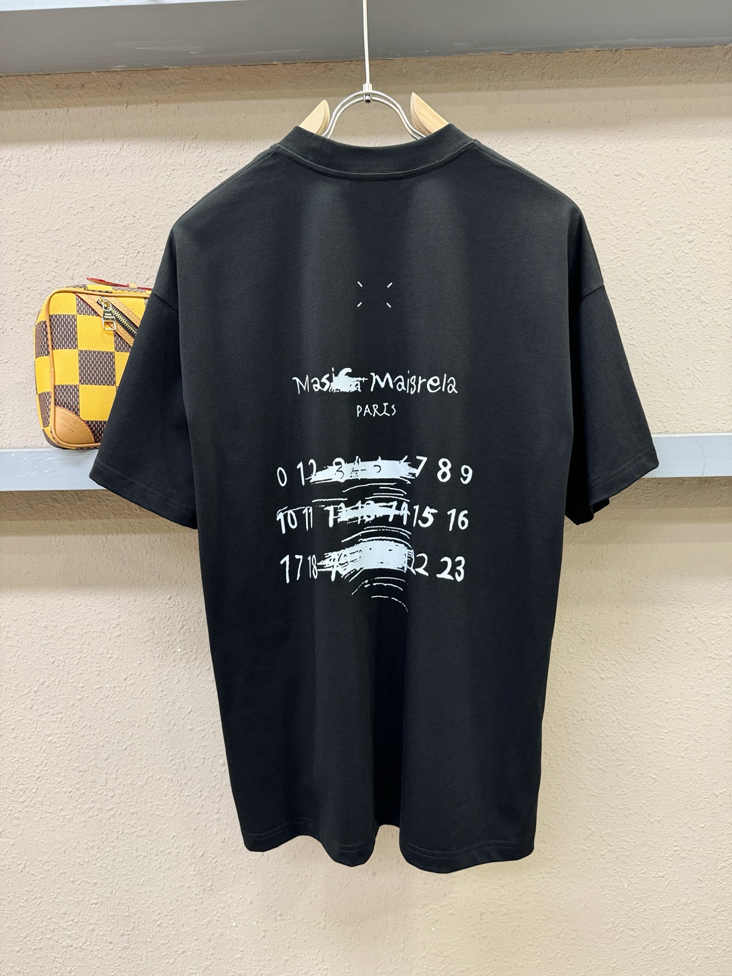 马吉拉 2026新款短袖T恤！走秀图案时尚休闲短袖T恤衫！设计logo设计！极具设计精选客供面料，手感柔