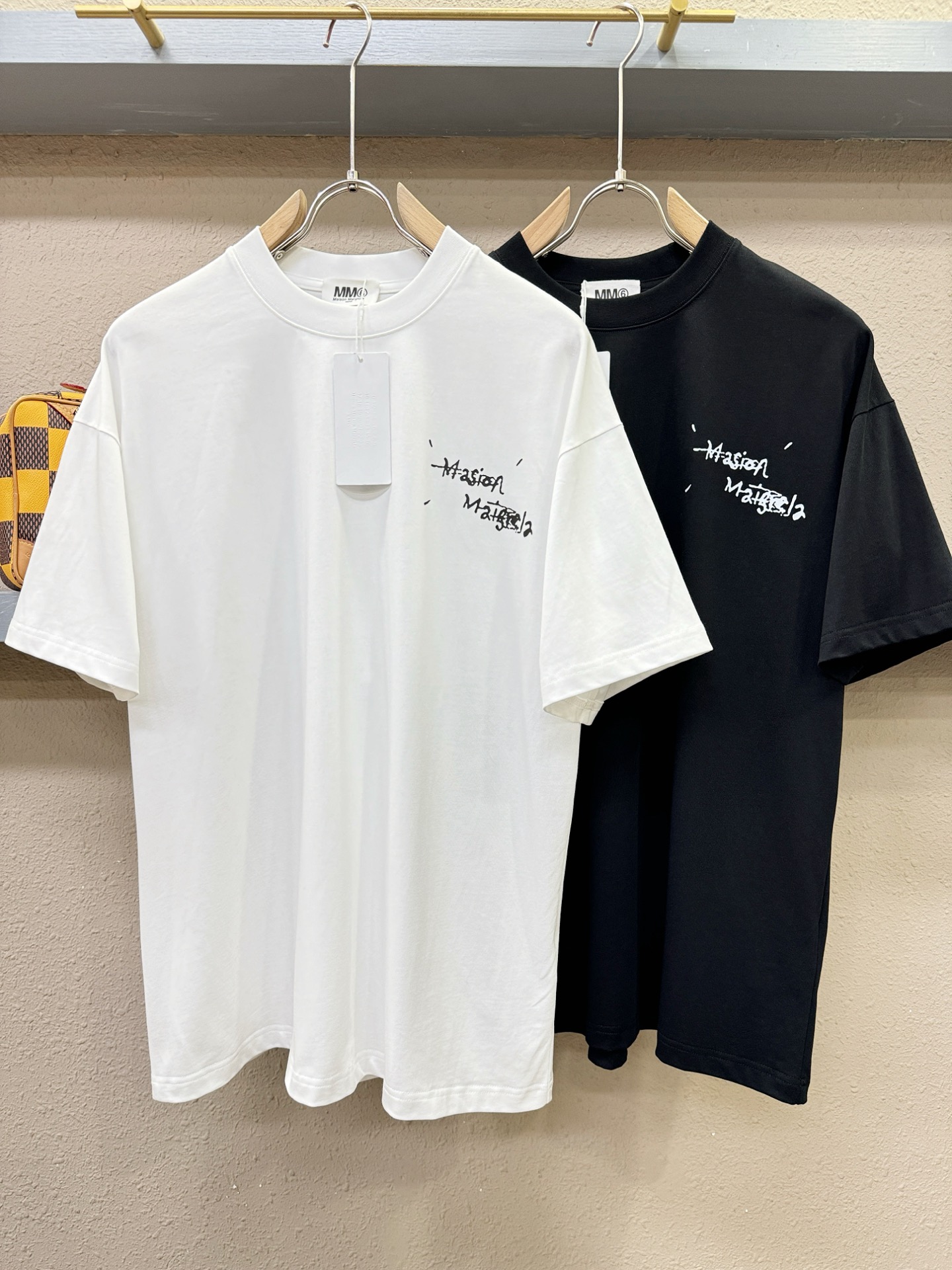 马吉拉 2026新款短袖T恤！走秀图案时尚休闲短袖T恤衫！设计logo设计！极具设计精选客供面料，手感柔