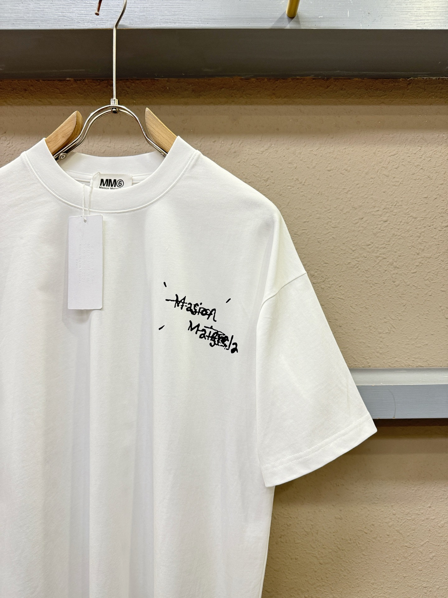 马吉拉 2026新款短袖T恤！走秀图案时尚休闲短袖T恤衫！设计logo设计！极具设计精选客供面料，手感柔